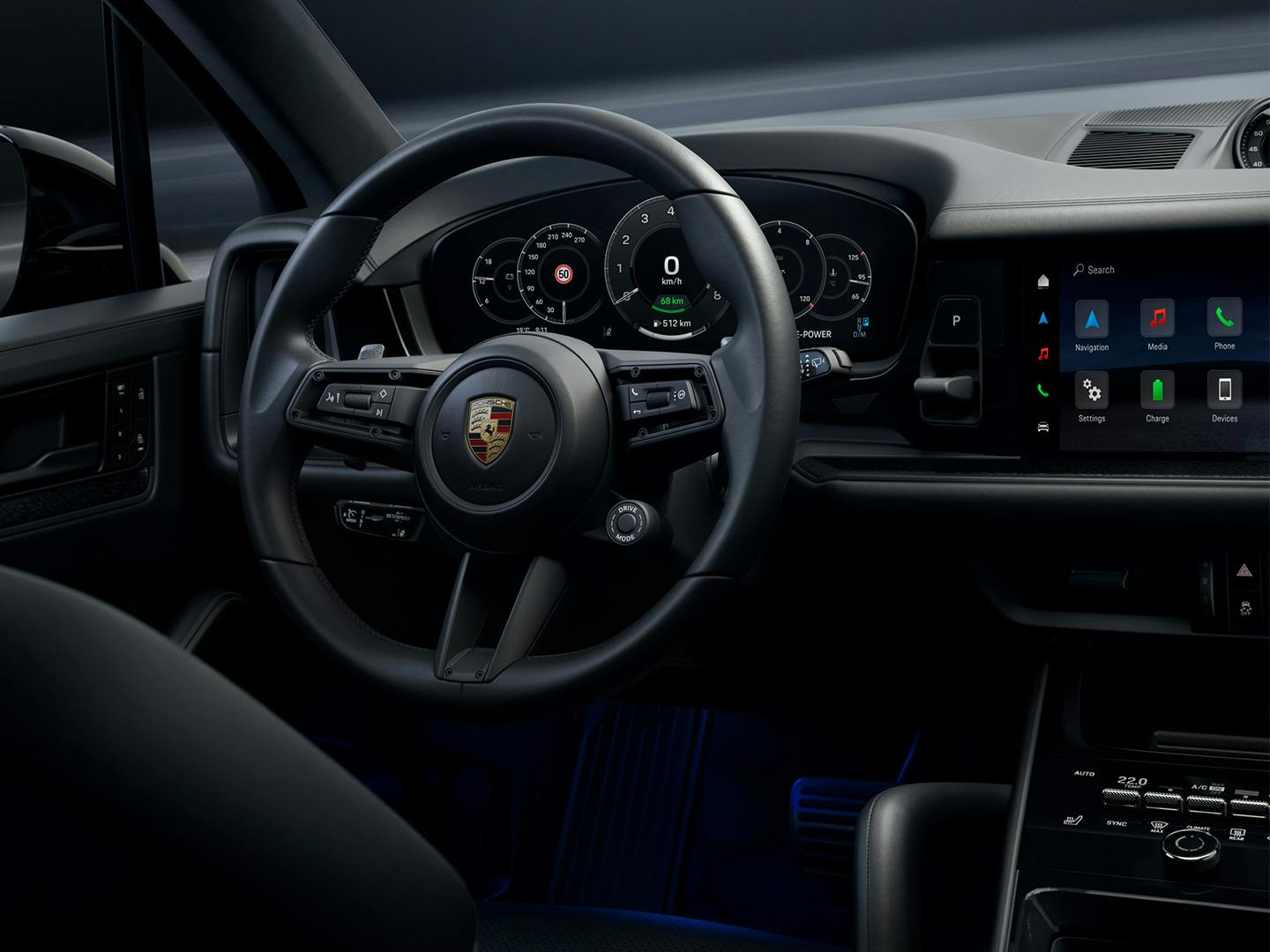 Εσωτερική άποψη της καμπίνας της Cayenne Black Edition, με εστίαση στη θέση οδηγού και το infotainment.