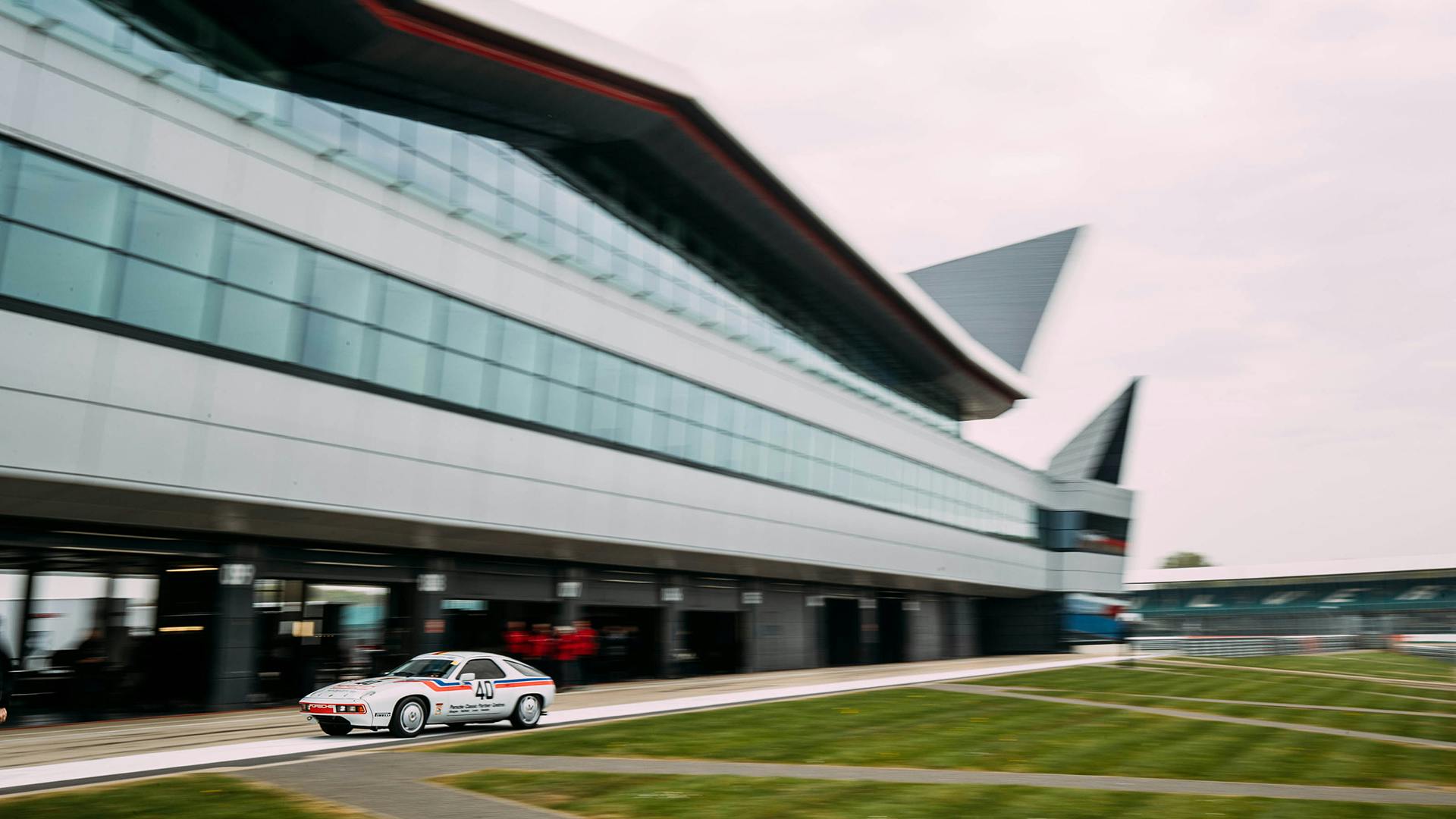 The Porsche 928 running through the pitlane.