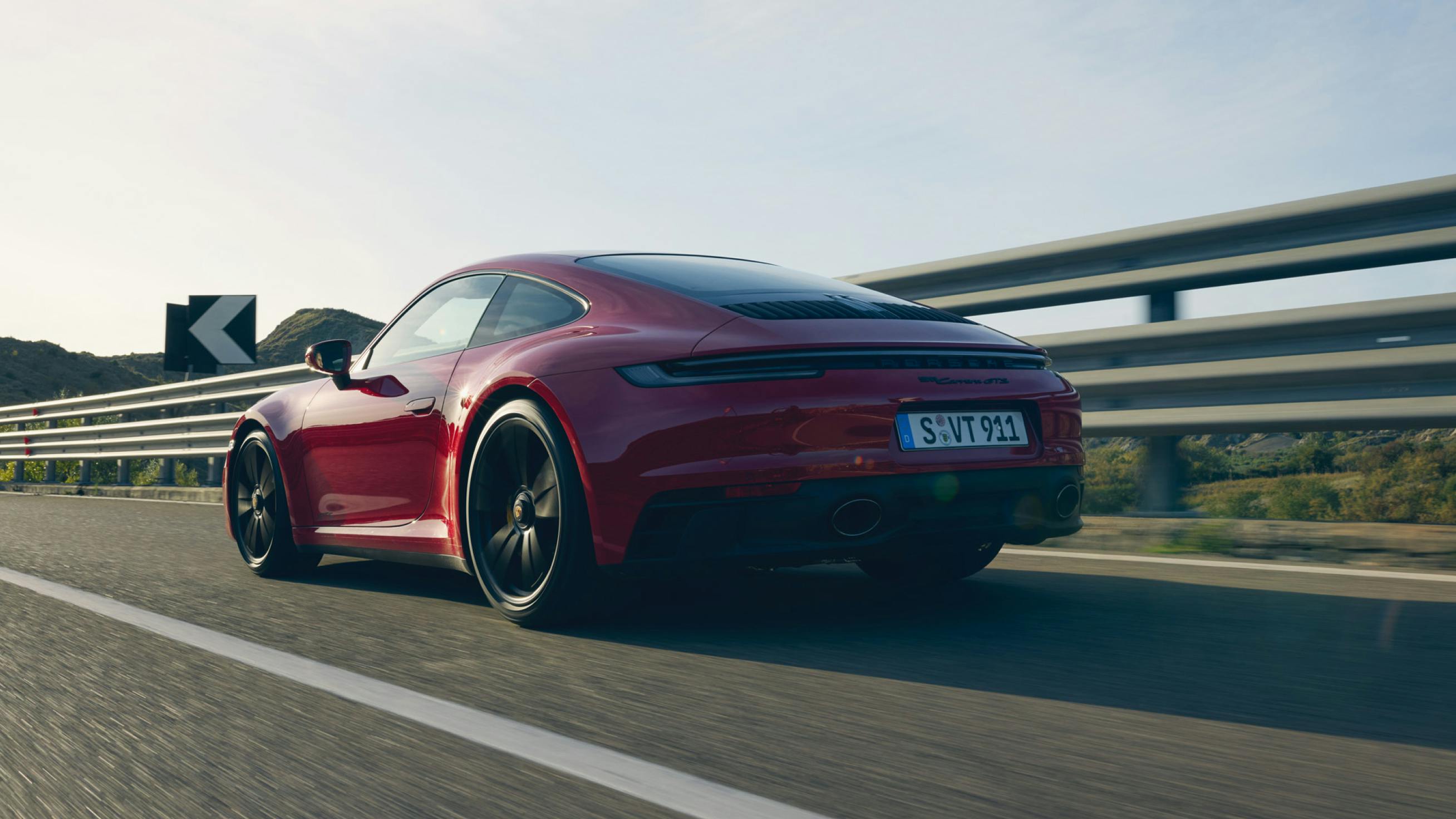 Test drive: the 111-point check concludes with a test drive. During this, safety-related aspects and typical Porsche driving characteristics such as the vehicle performance, braking action and handling are checked. Driver assistance systems which deliver a high level of convenience and safety also undergo testing.