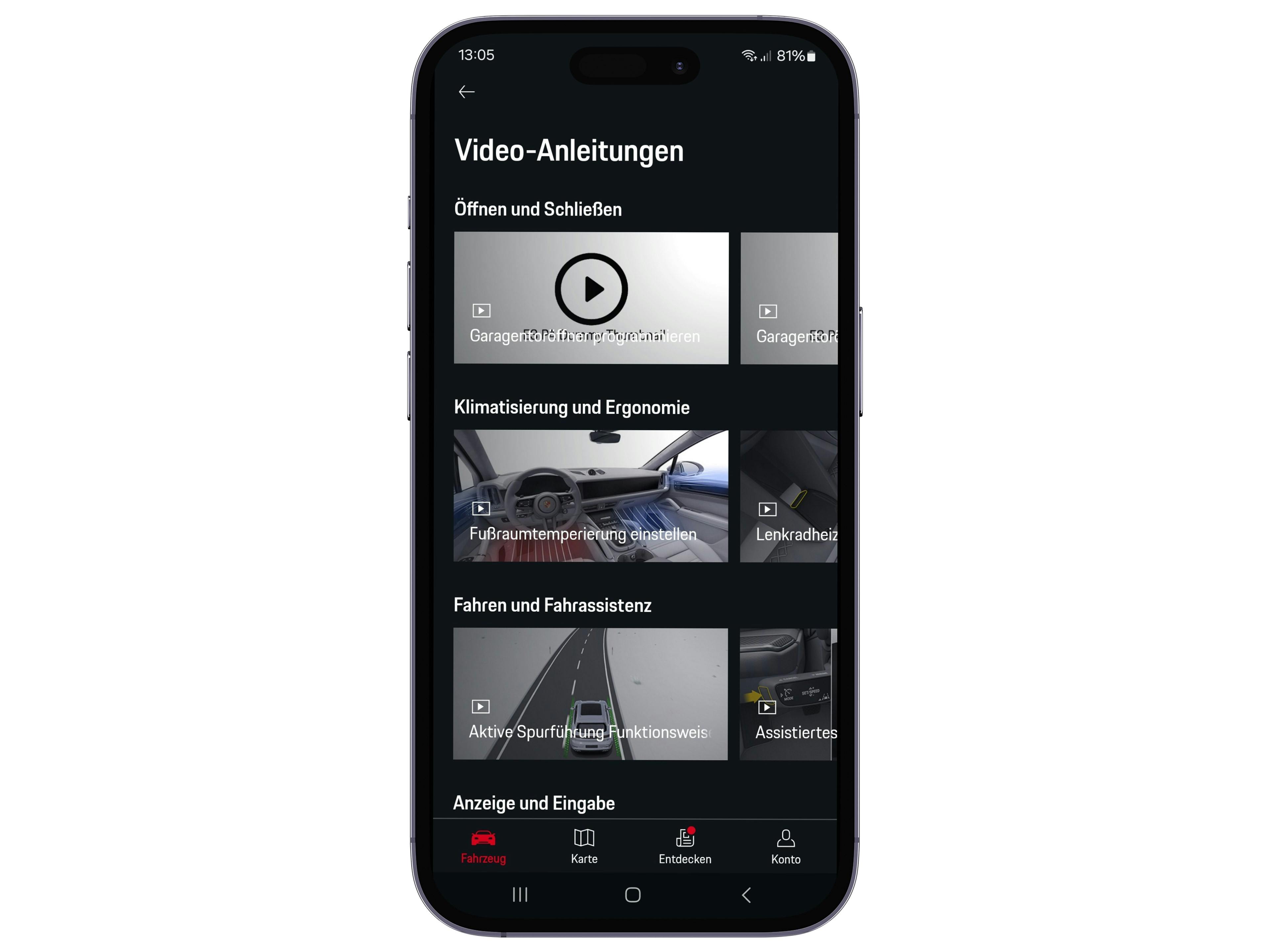Les fonctions de l'application My Porsche sont présentées sur un écran de l'iPhone.