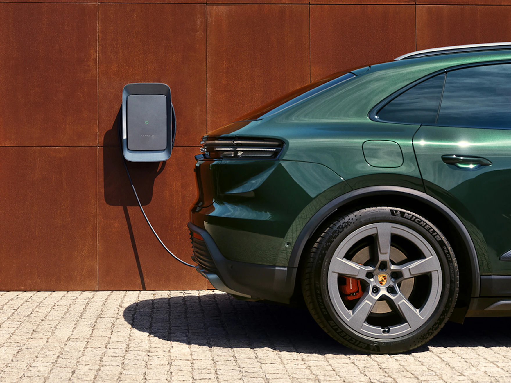 ポルシェ電気自動車モデルの充電 – 細部に至るまで最高の性能を発揮