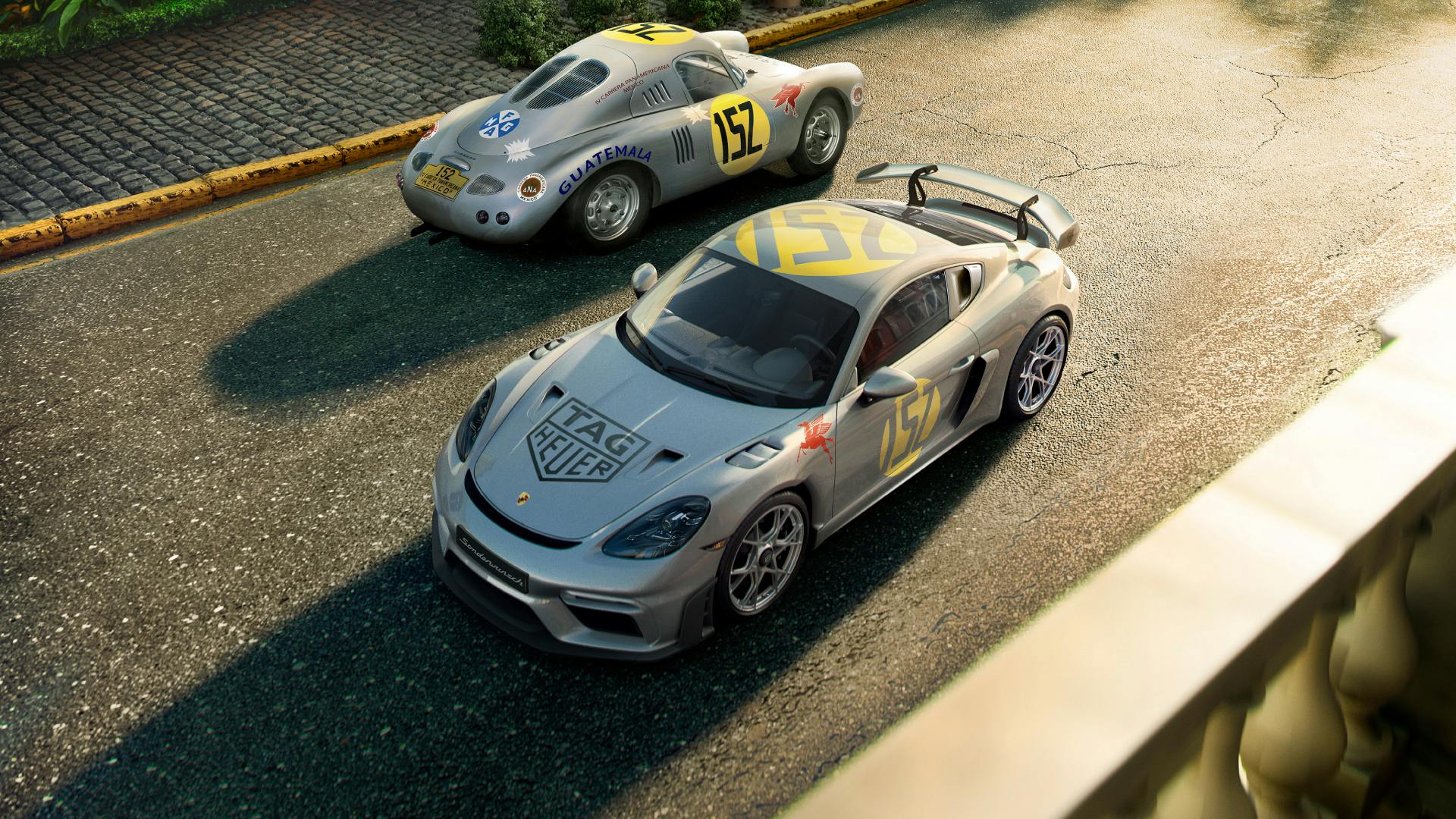 Dos autos plateados Porsche 718, uno clásico y otro moderno, inspirados en La Carrera Panamericana.