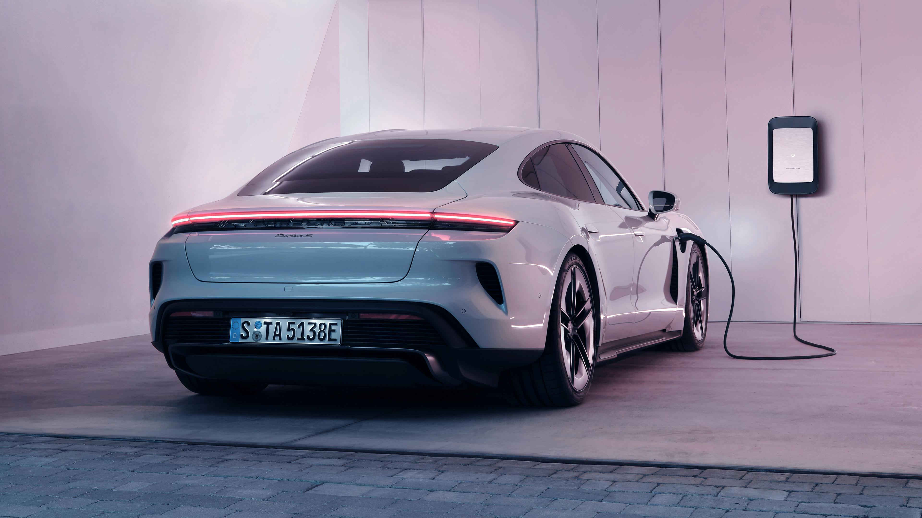 Porsche Taycan S, cargador eléctrico