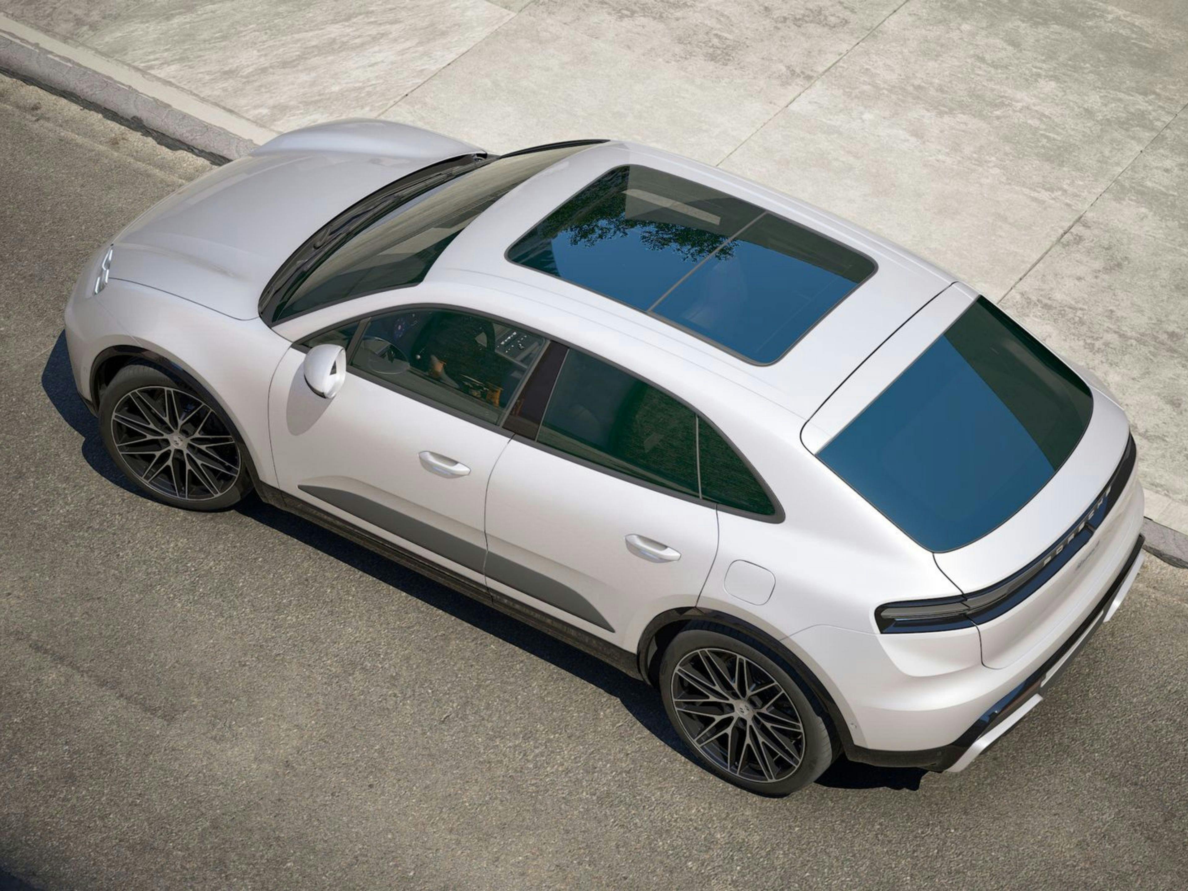 Porsche Macan e-motion vista dall’alto.