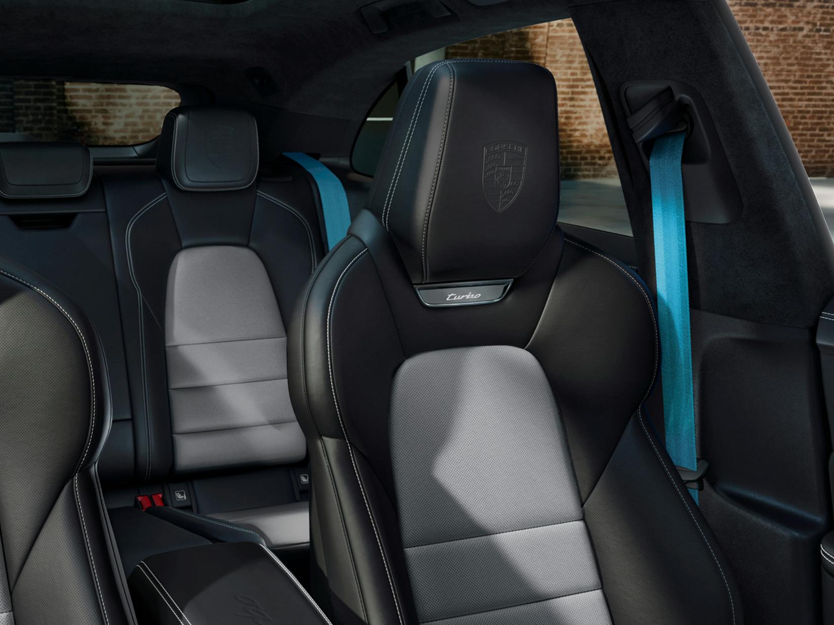 View of the seats of the Porsche Exclusive Manufaktur Macan Turbo.