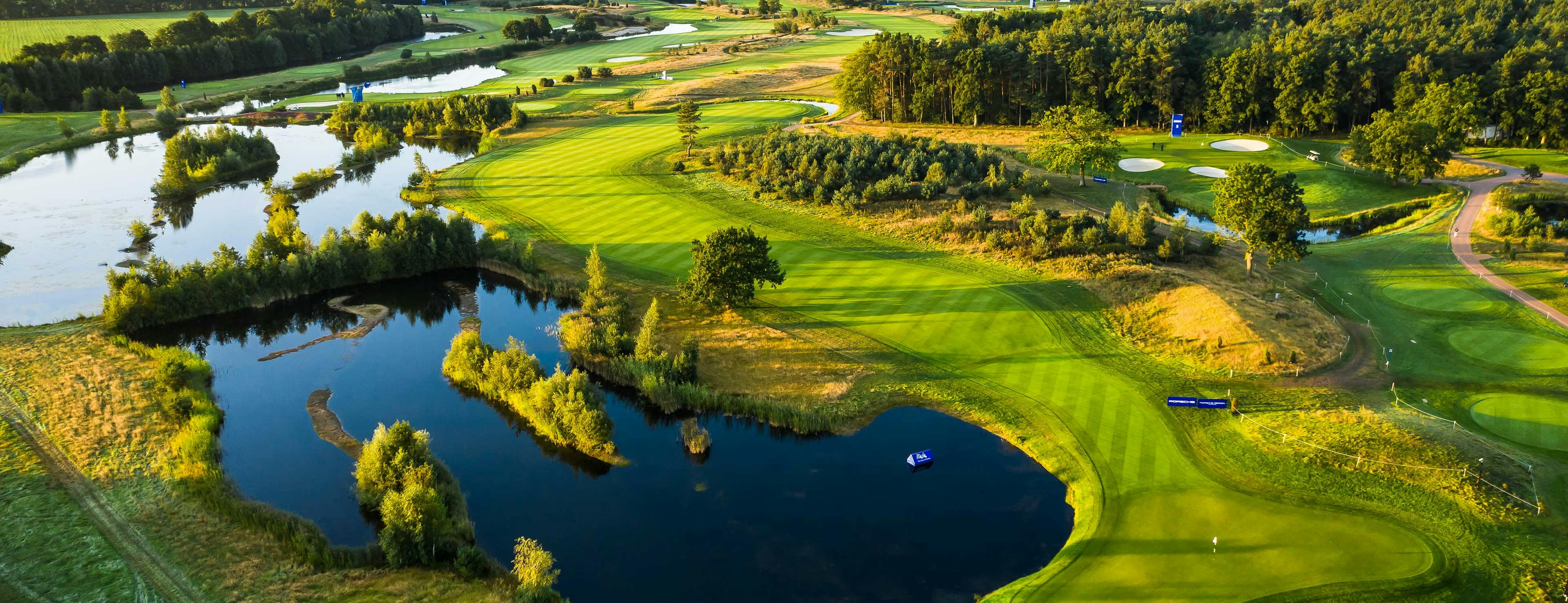 Idyllische Aufnahme des Geländes der Green Eagle Golf Courses