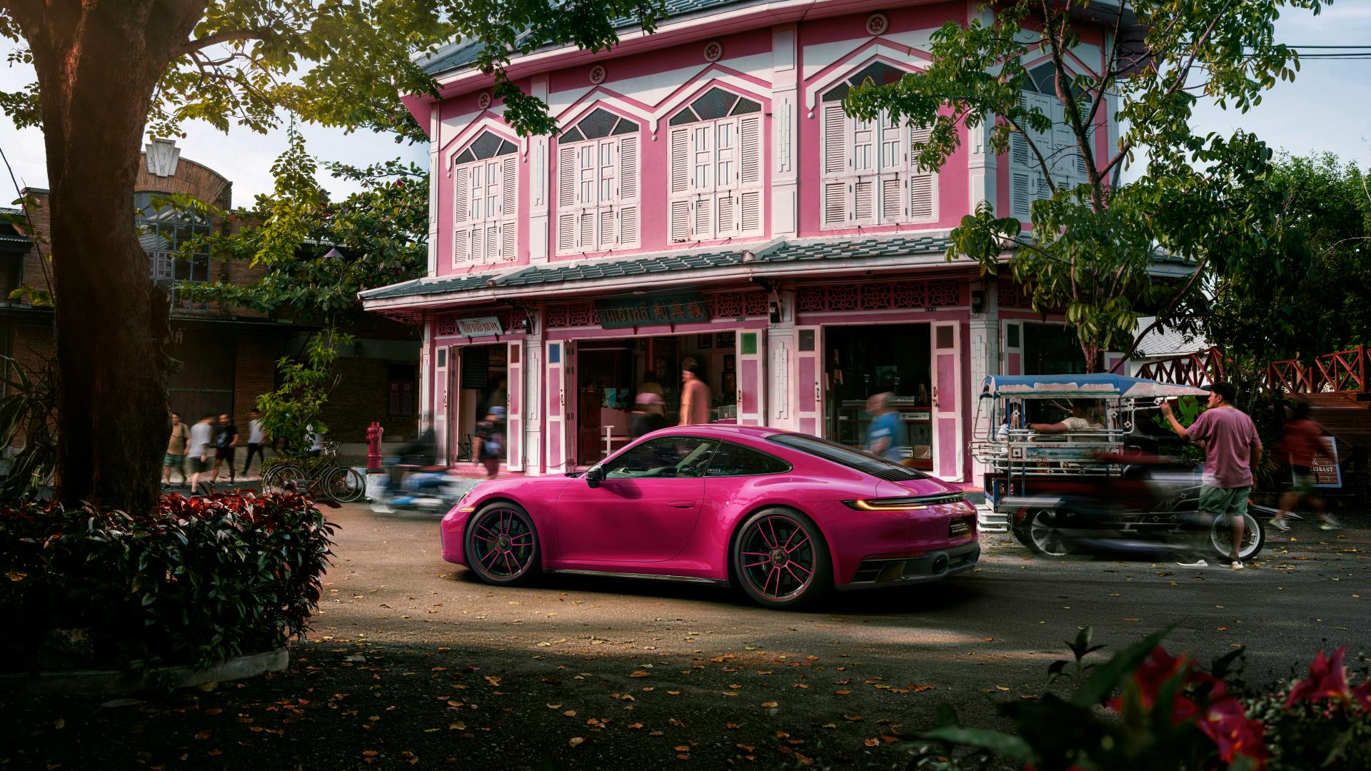 Dreams in Colours: Rubystar 911 model in front of a grandiose Sino-colonial mansion.