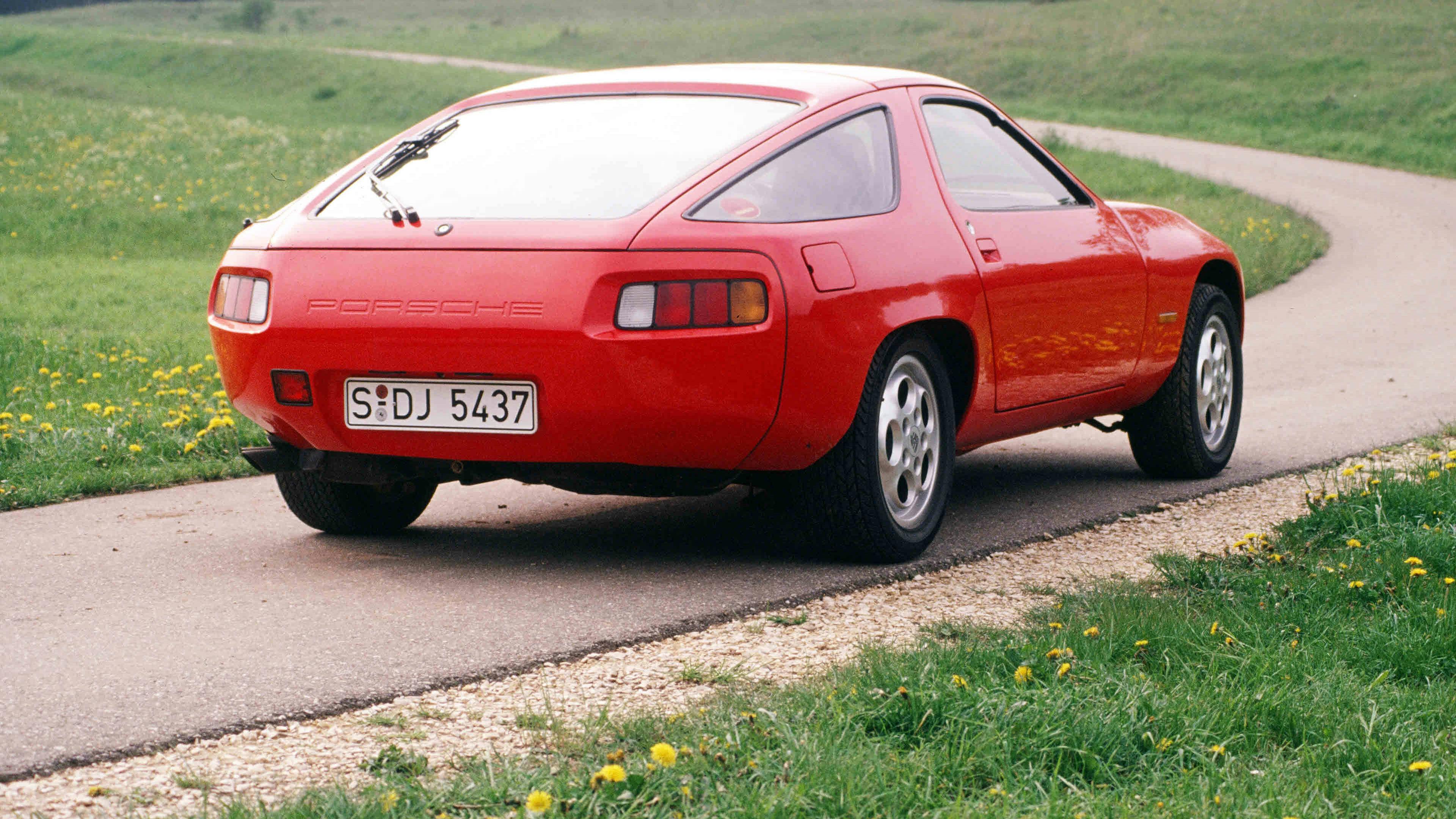 Roter Porsche 928 (1978-82)