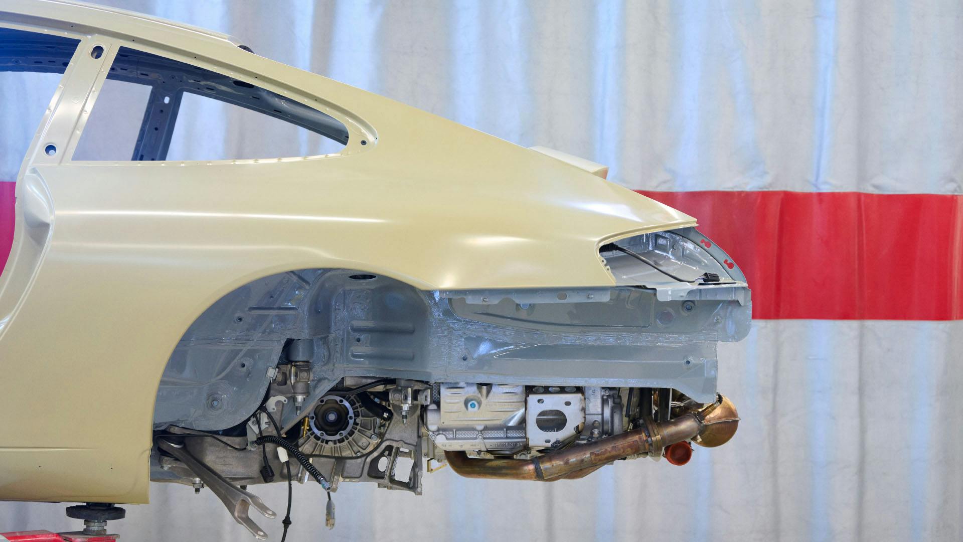 Detailed view: Porsche bodyshell, front