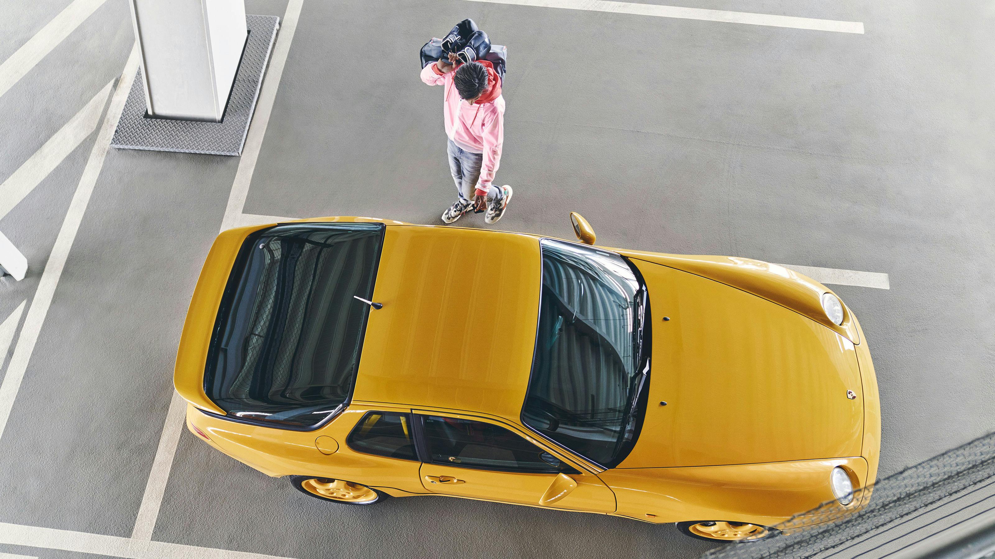 Porsche 968, Speed Yellow, bird's eye view.