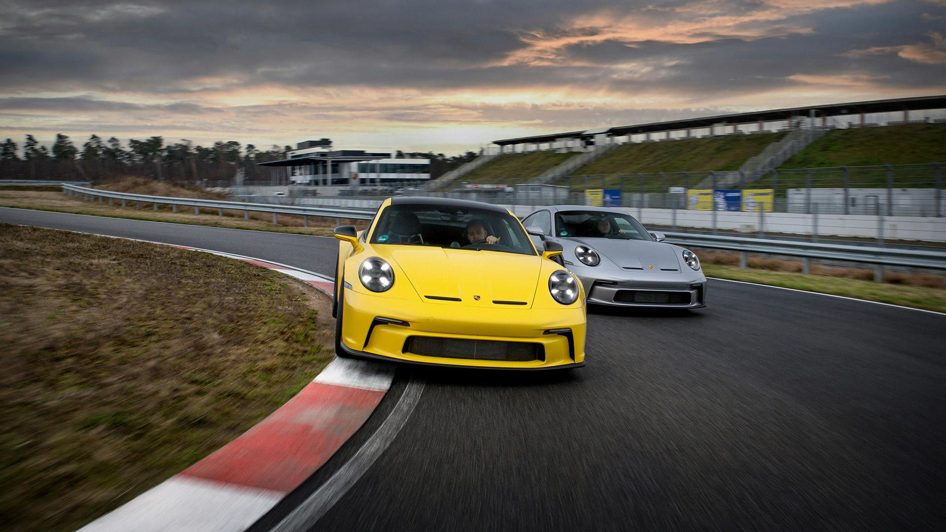 Zwei Porsche rasend bei der Track Experience Center Hockenheimring.