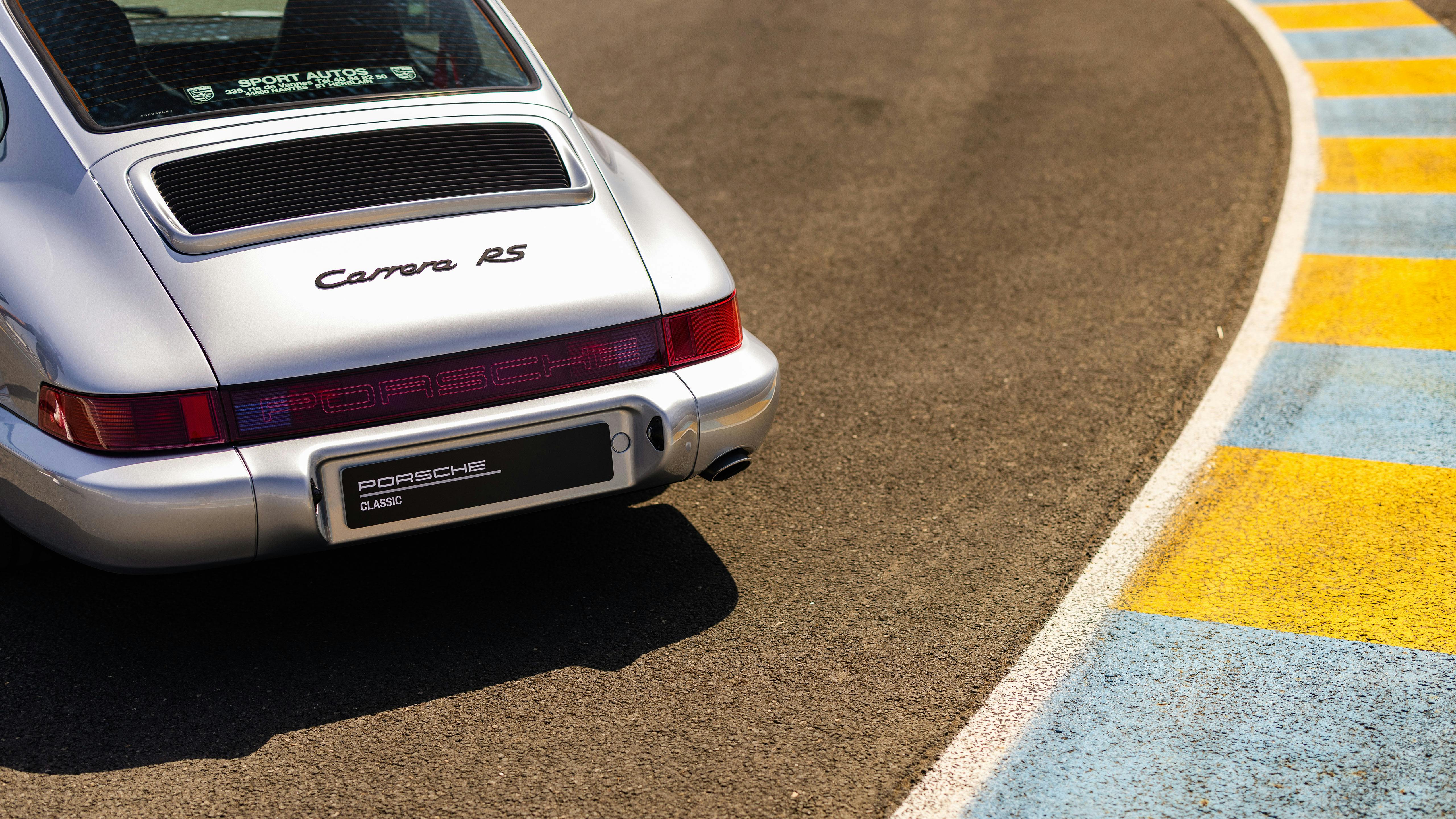 Vue arrière de la porsche 964 carrera RS