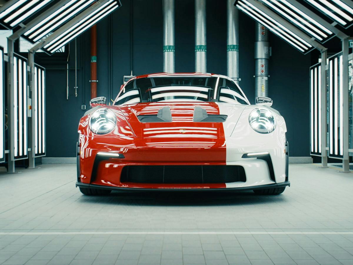 A 911 GT3 RS coloured in Guardsred and white