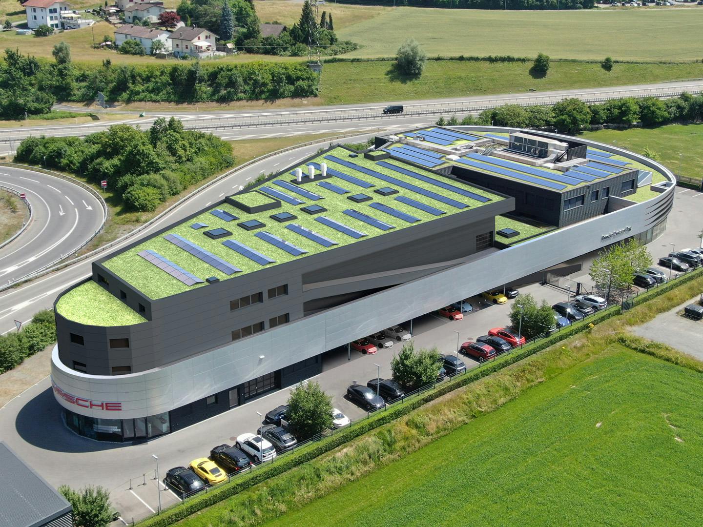 Porsche Suisse, Firmengebäude mit Porsche Logo.
