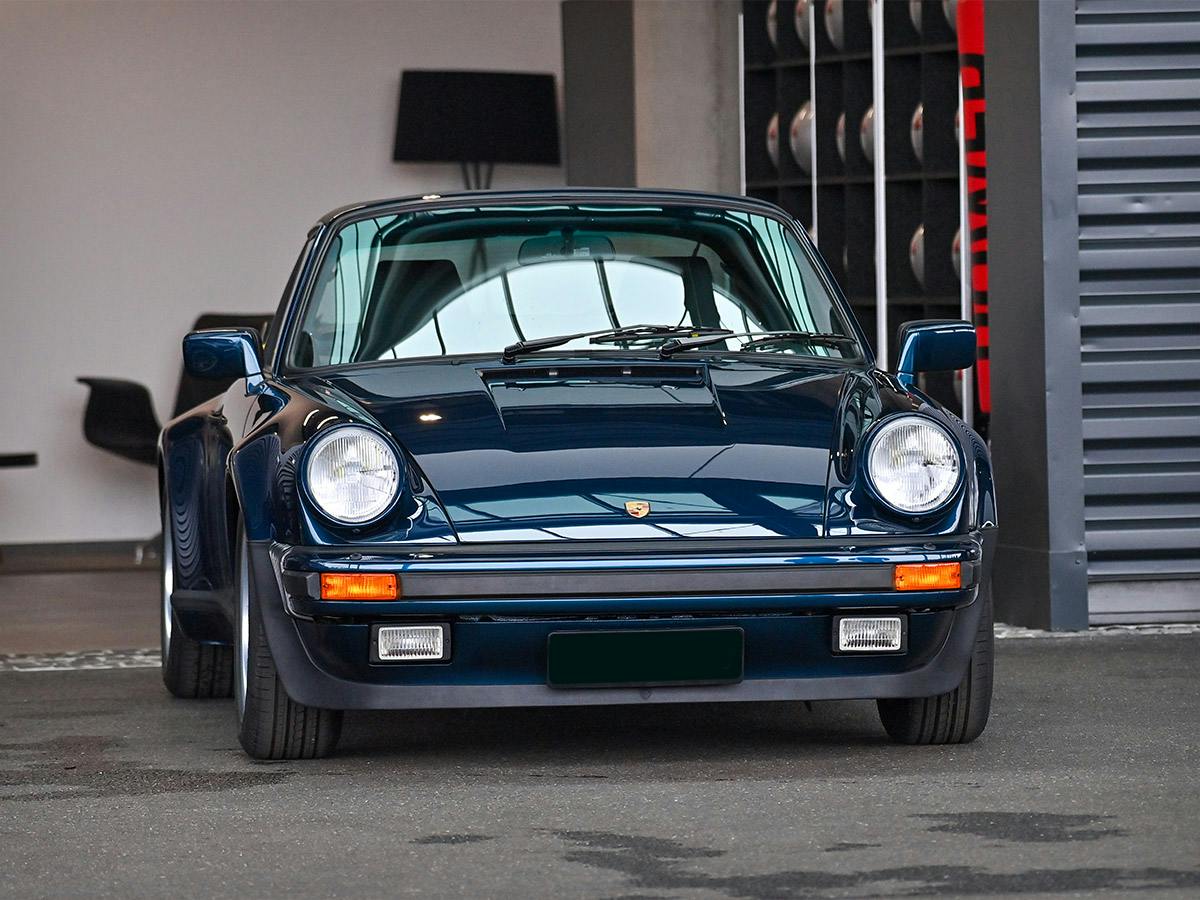 A 911 Turbo Targa (930) in individual colour Amazonasgreenmetallic.