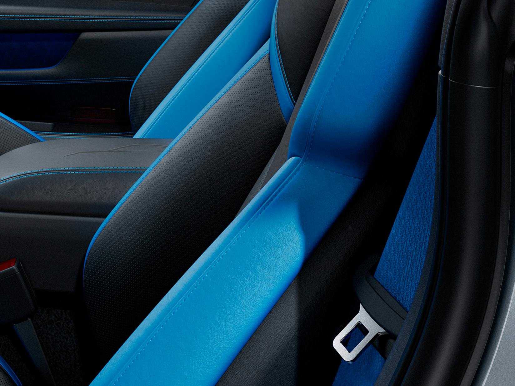 Detailed view of the seat belts in Arctic Blue in the Porsche Exclusive Manufaktur 911 Carrera GTS.