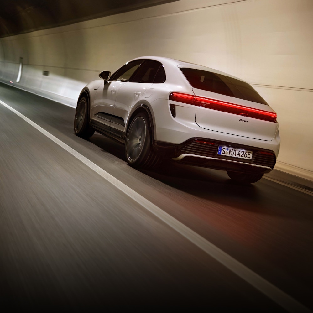 Voiture électrique SUV Porsche Macan Turbo