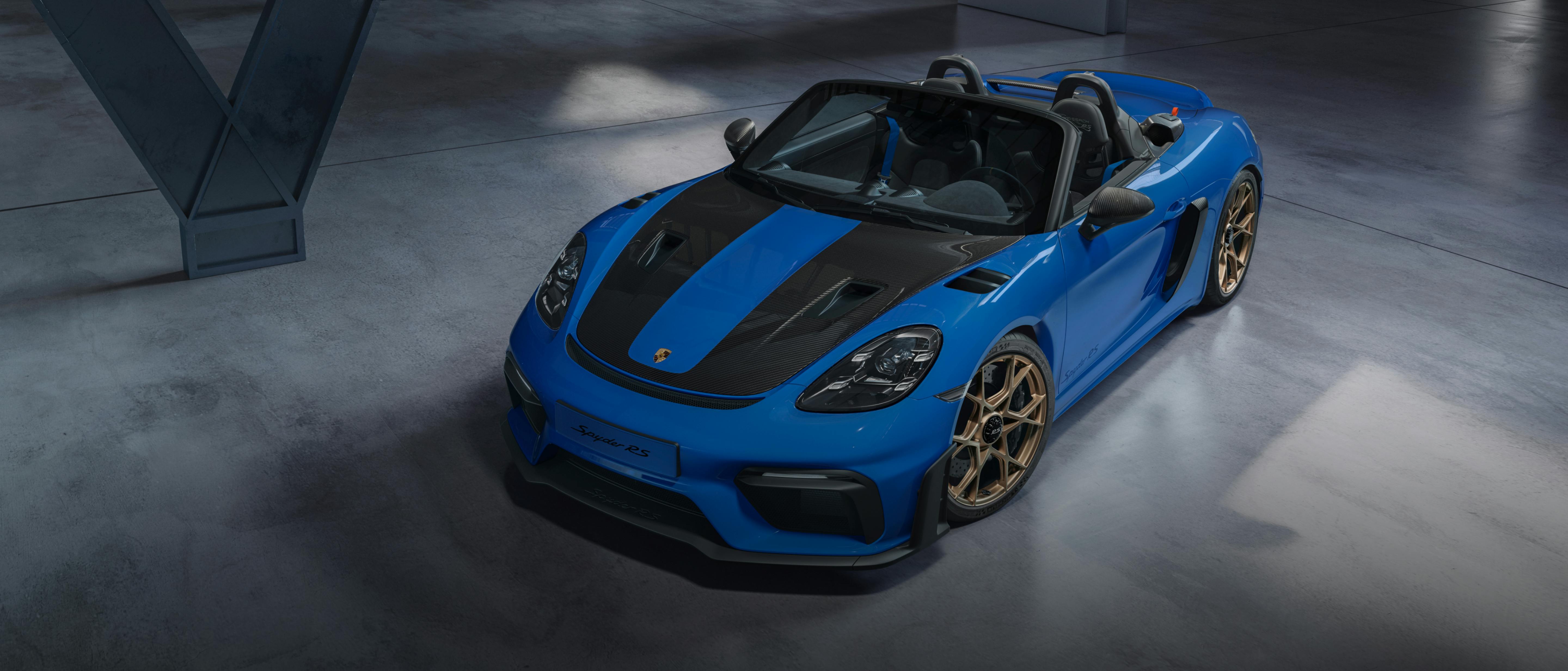 Porsche Exclusive Manufaktur 718 Spyder RS. Front view with a focus on the bonnet in carbon-weave finish with partial painting.