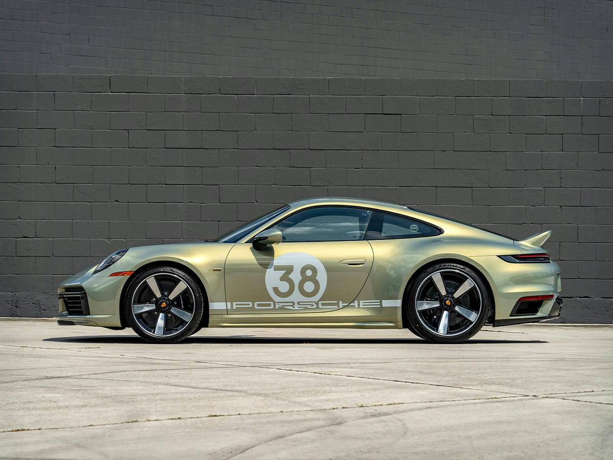 A 911 Sport Classic coloured in Urban Bamboo Chromaflair.