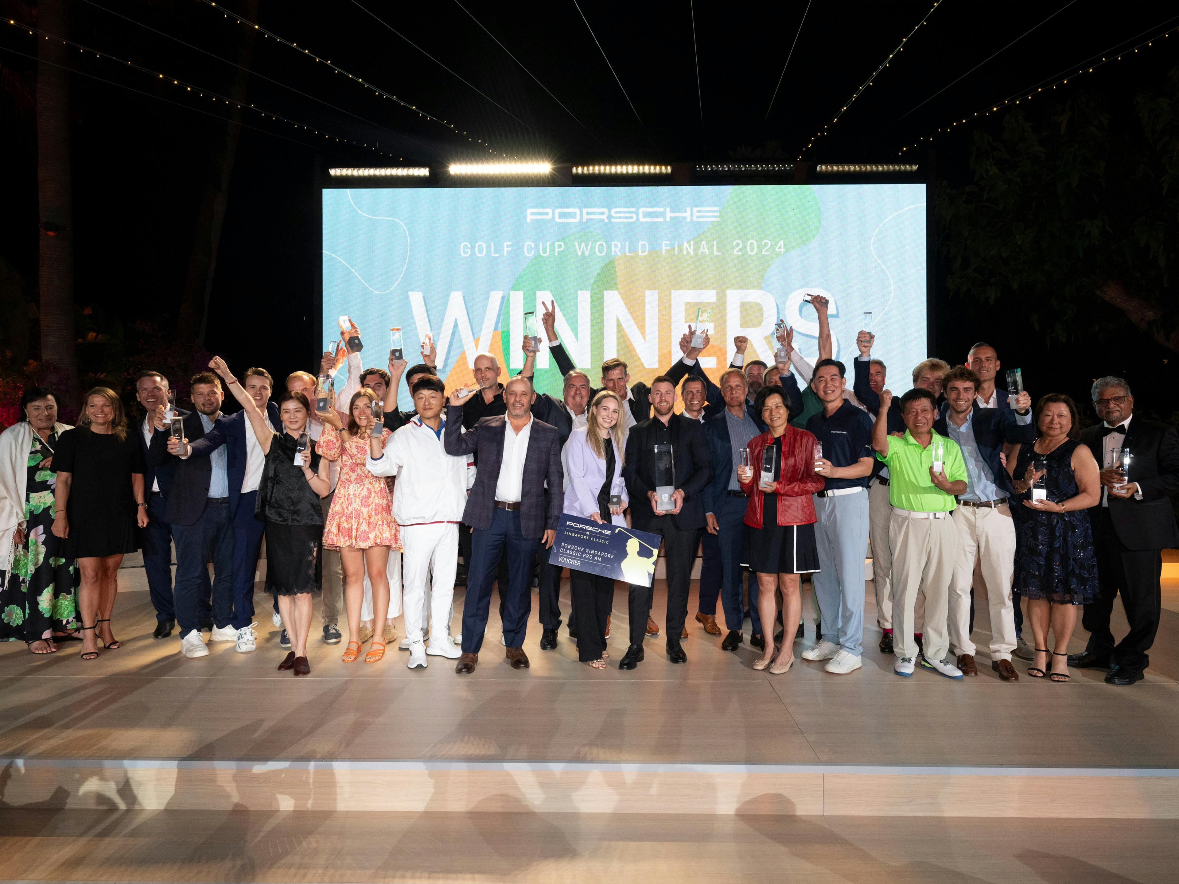 Porsche Golf Cup World Final 2024 Sieger auf dem Podium.