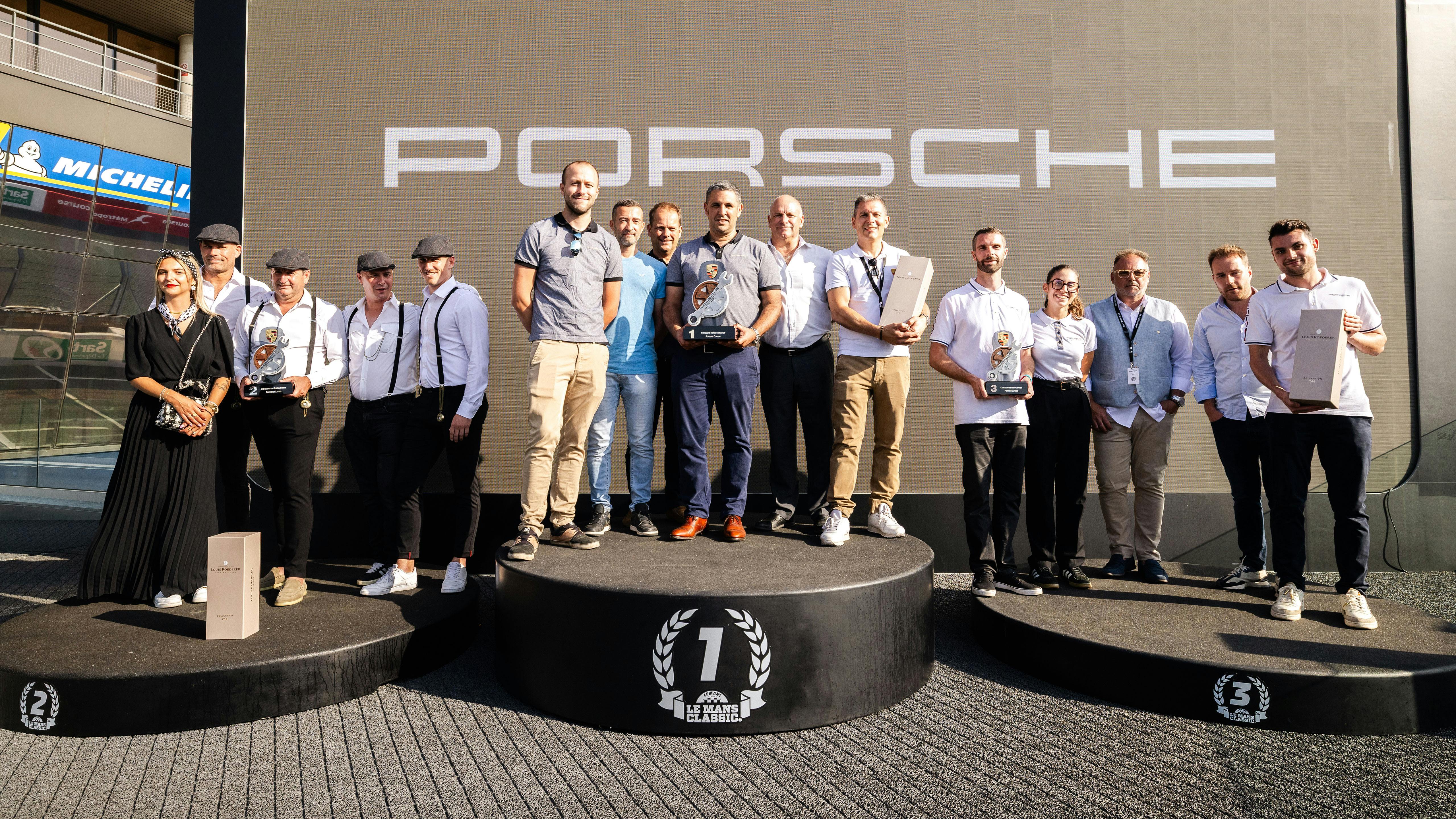 Podium des participants au concours de restauration complet