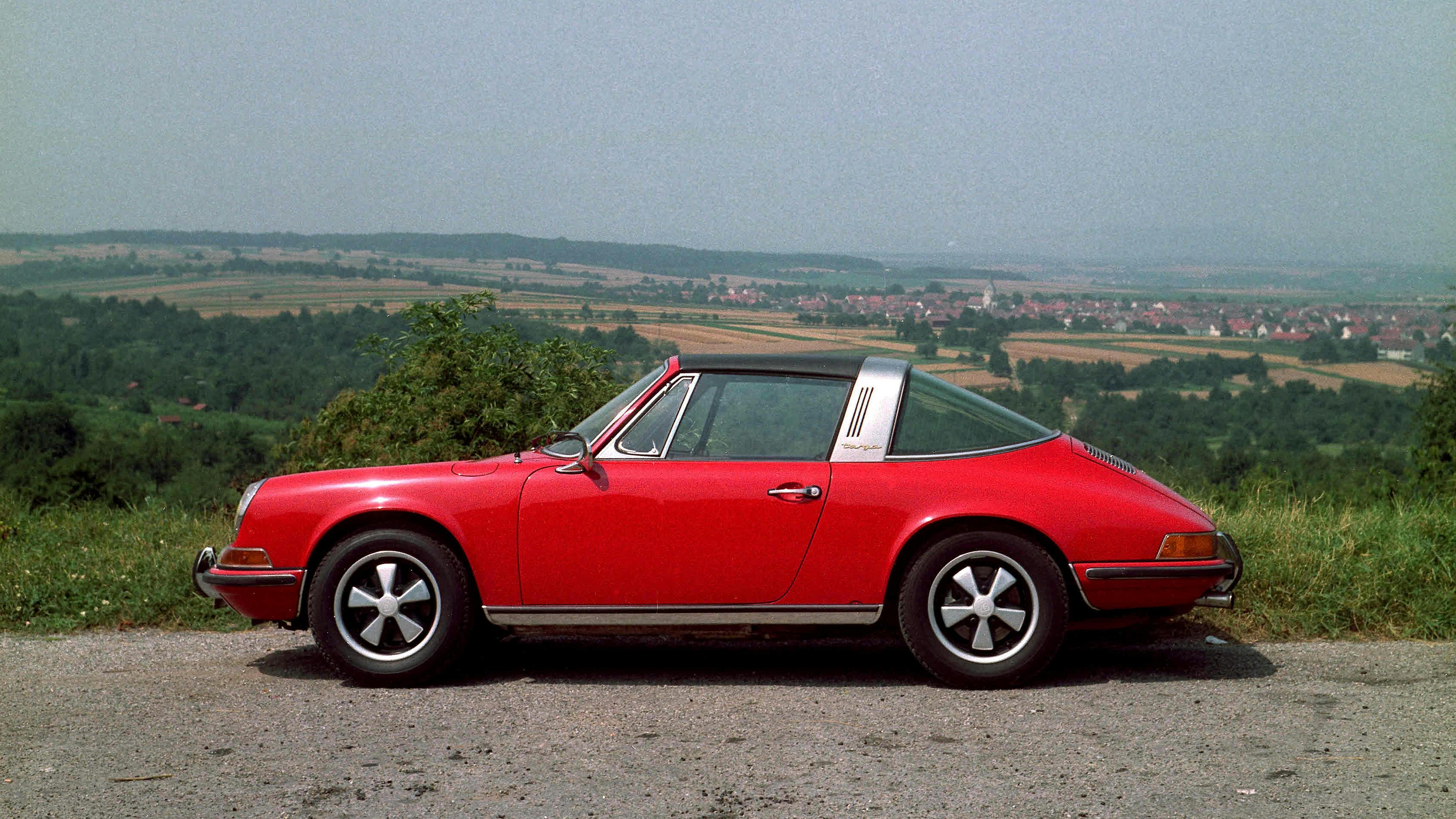Red Porsche 911 S 2.0, 911 S 2.0 Targa (1969)