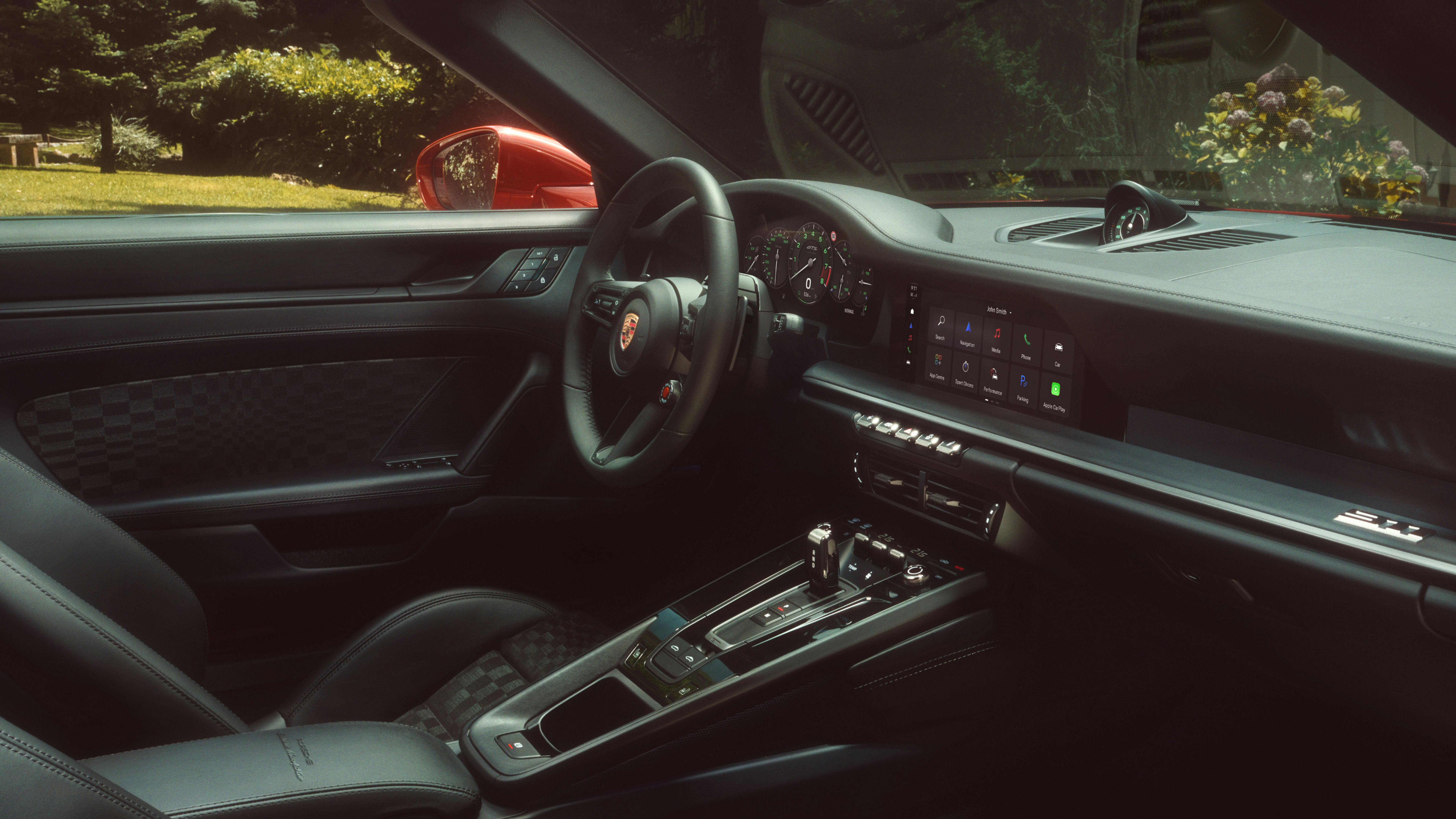 View into the cockpit of a Porsche 911 Targa with Heritage Design Package Pasha.