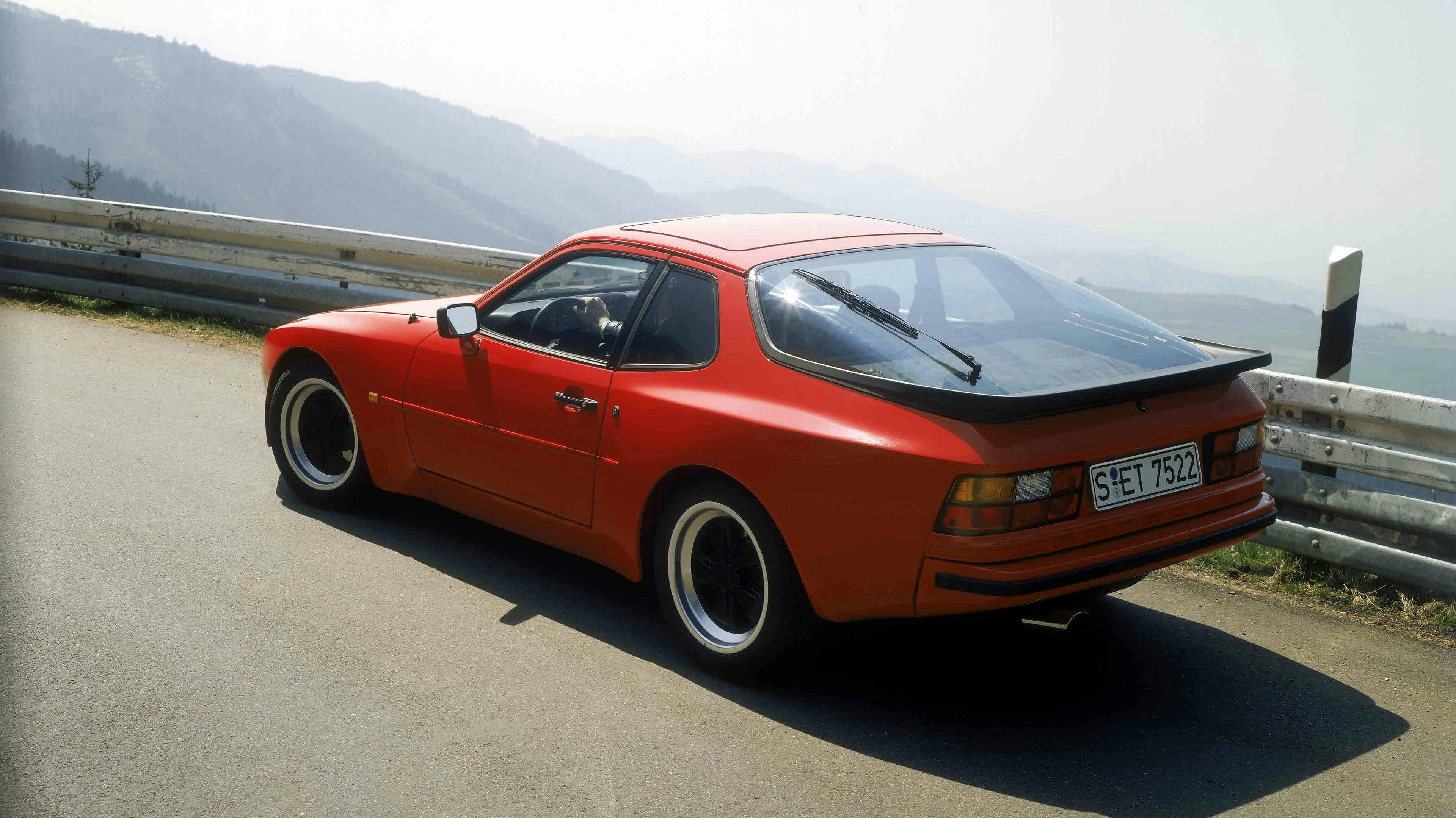 Red Porsche 944 2.5 (1982–88)