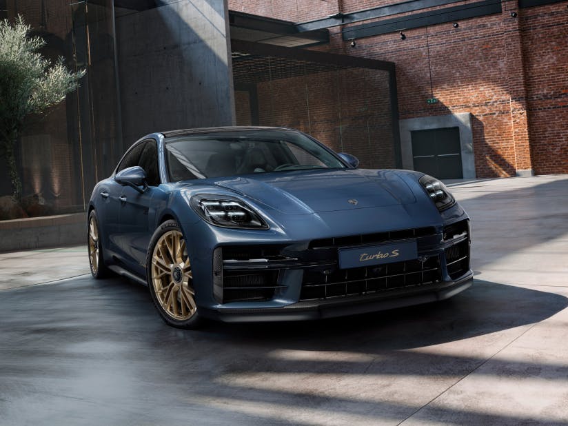 Porsche Exclusive Manufaktur Panamera Turbo S E-Hybrid with Aerokit Carbon. Front view.