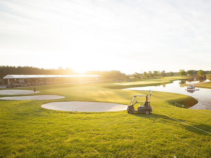 Green Eagle Golf Courses bei Sonnenaufgang
