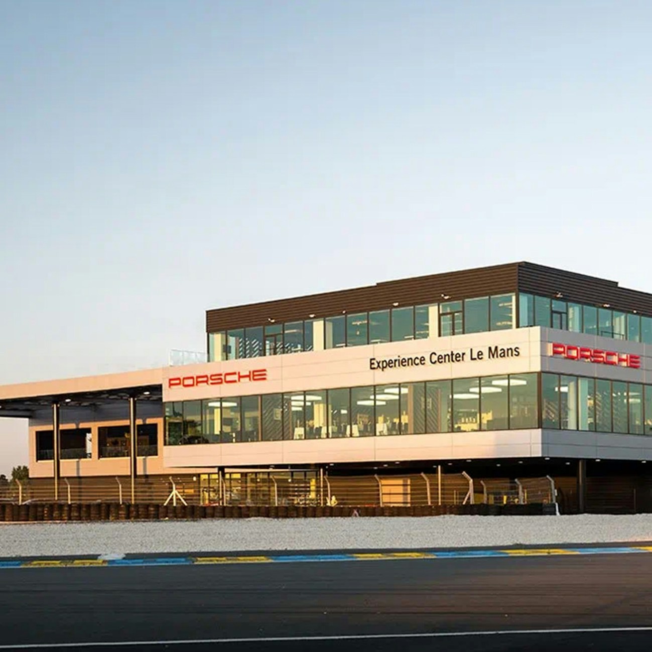 Le Porsche Experience Center Le Mans