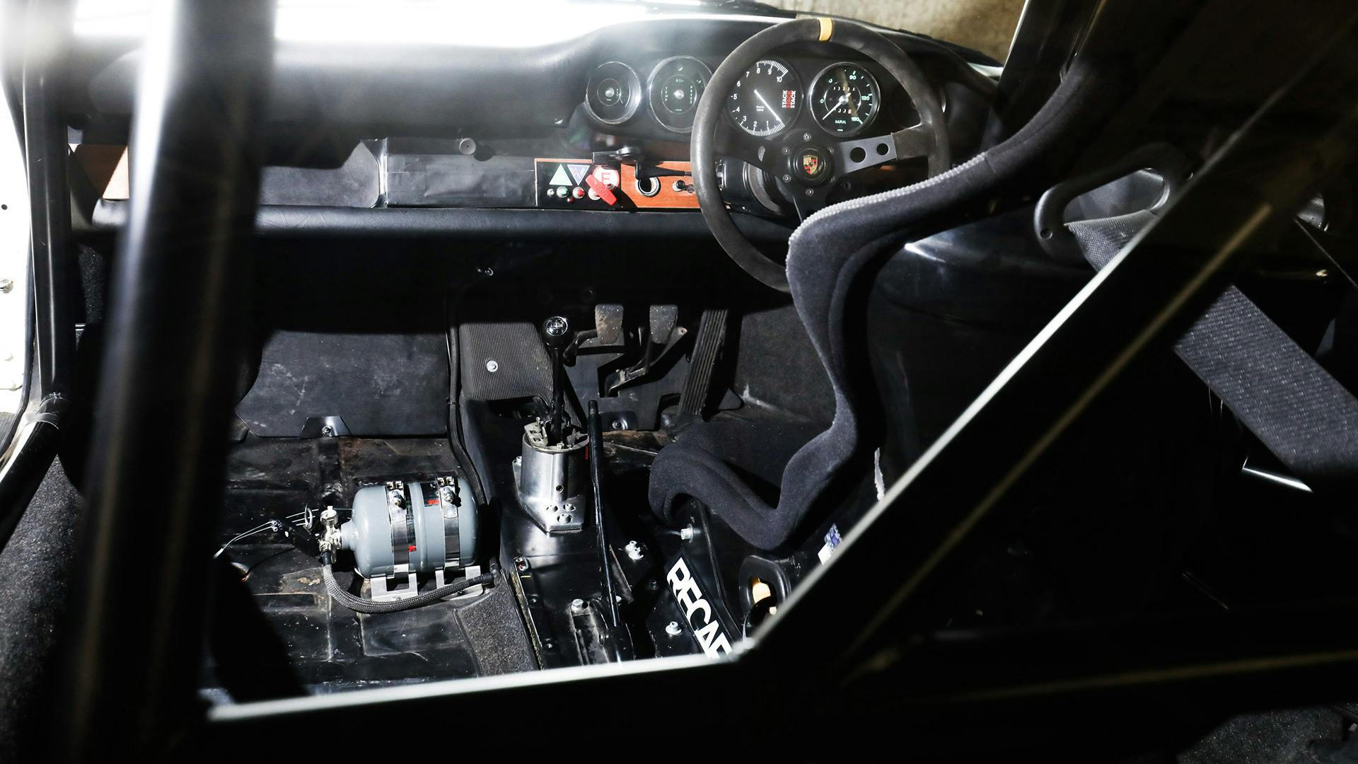 The interior with the steering wheel and the instrument cluster of the ‘Project 70’ 911.