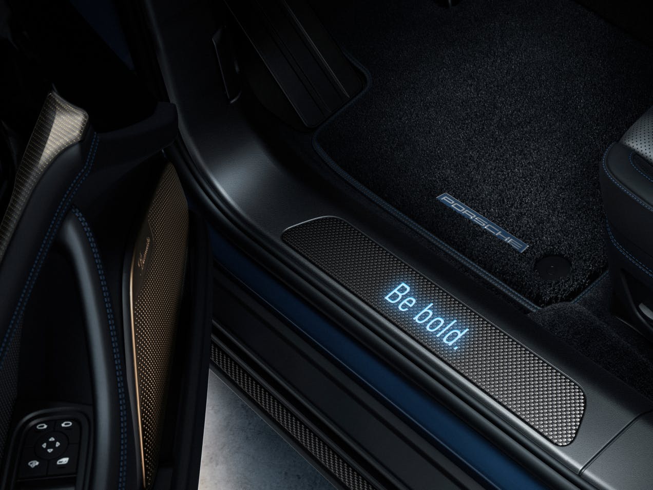 Detailed view of the door sill guard in the Porsche Exclusive Manufaktur Panamera Turbo S E-Hybrid.