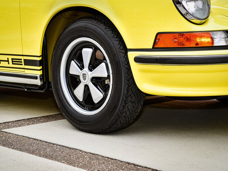 Detailed section: Speed Yellow Porsche, hub cap.