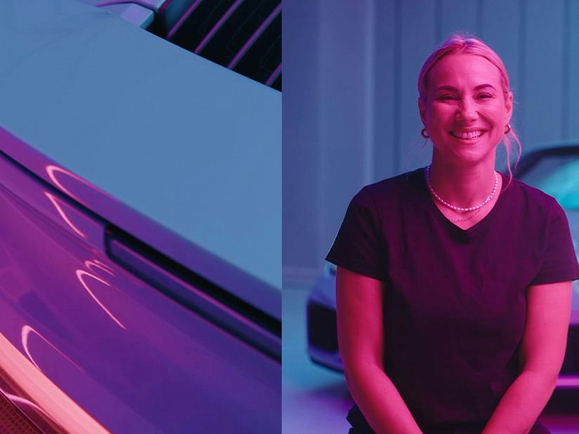 Das geteilte Bild zeigt ein Fahrzeugdetail in einer futuristischen Farbwelt und Porsche Mitarbeiterin Sandra.