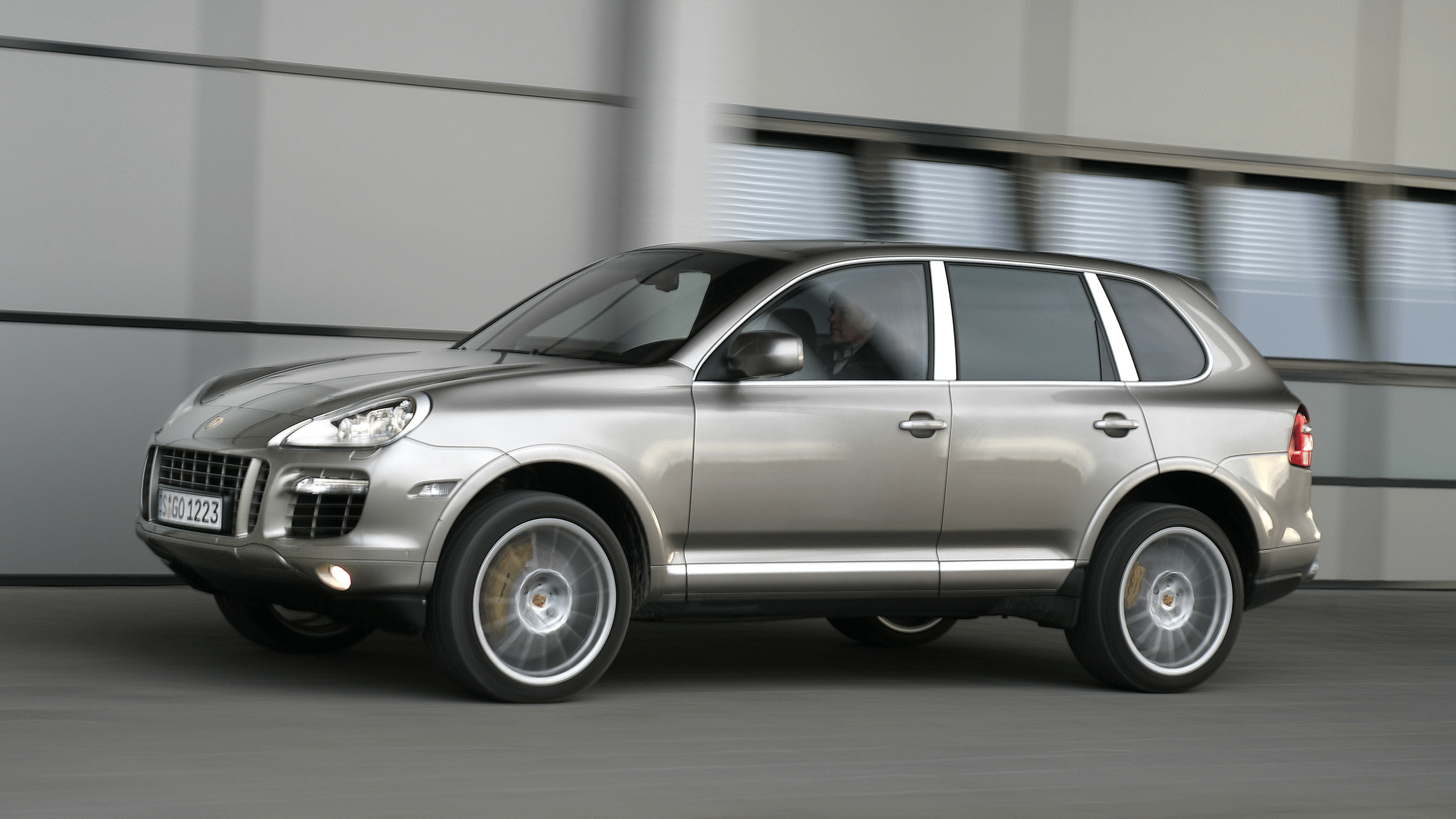 Porsche Cayenne Turbo S 2008 in silver