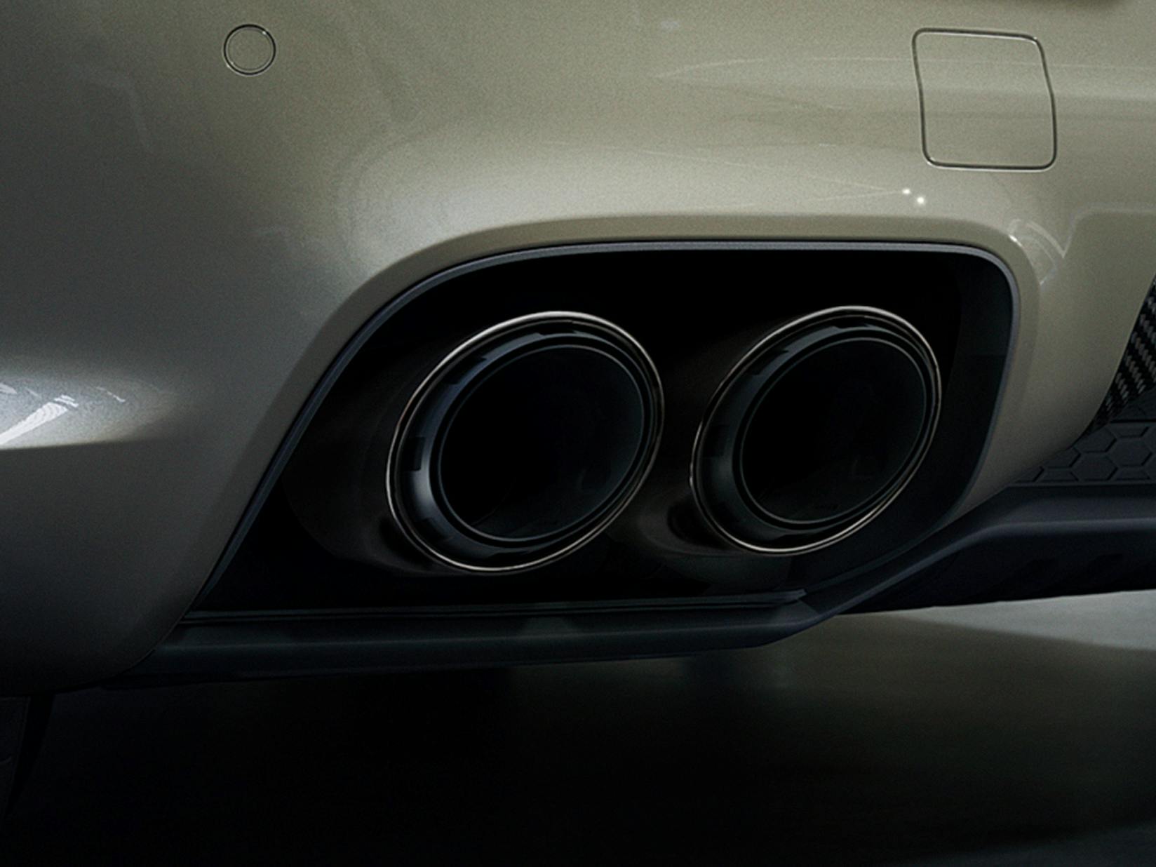 Detailed view of the sport exhaust system of the Porsche Exclusive Manufaktur Cayenne S.