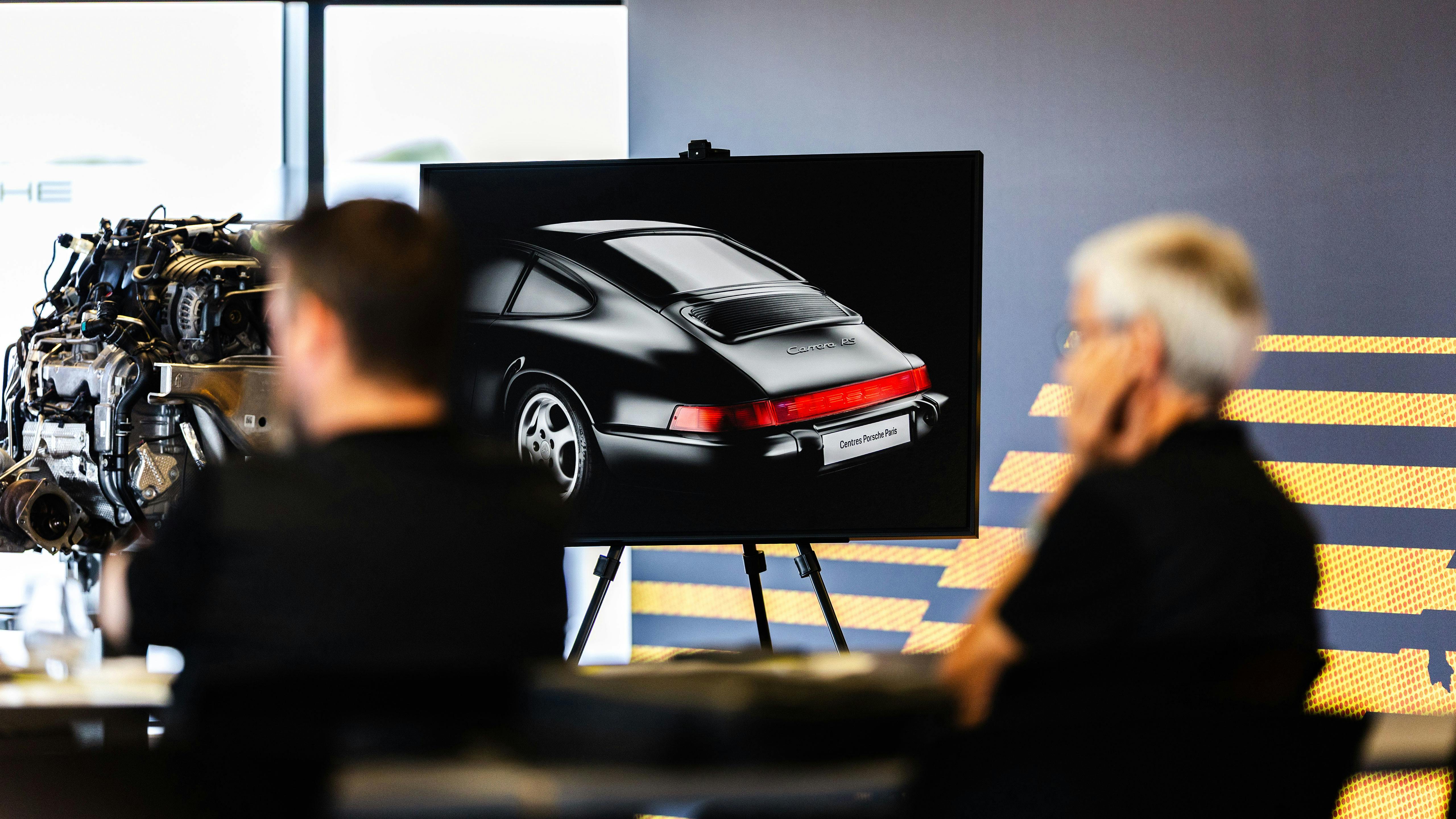Des membres du jury écoutant la présentation