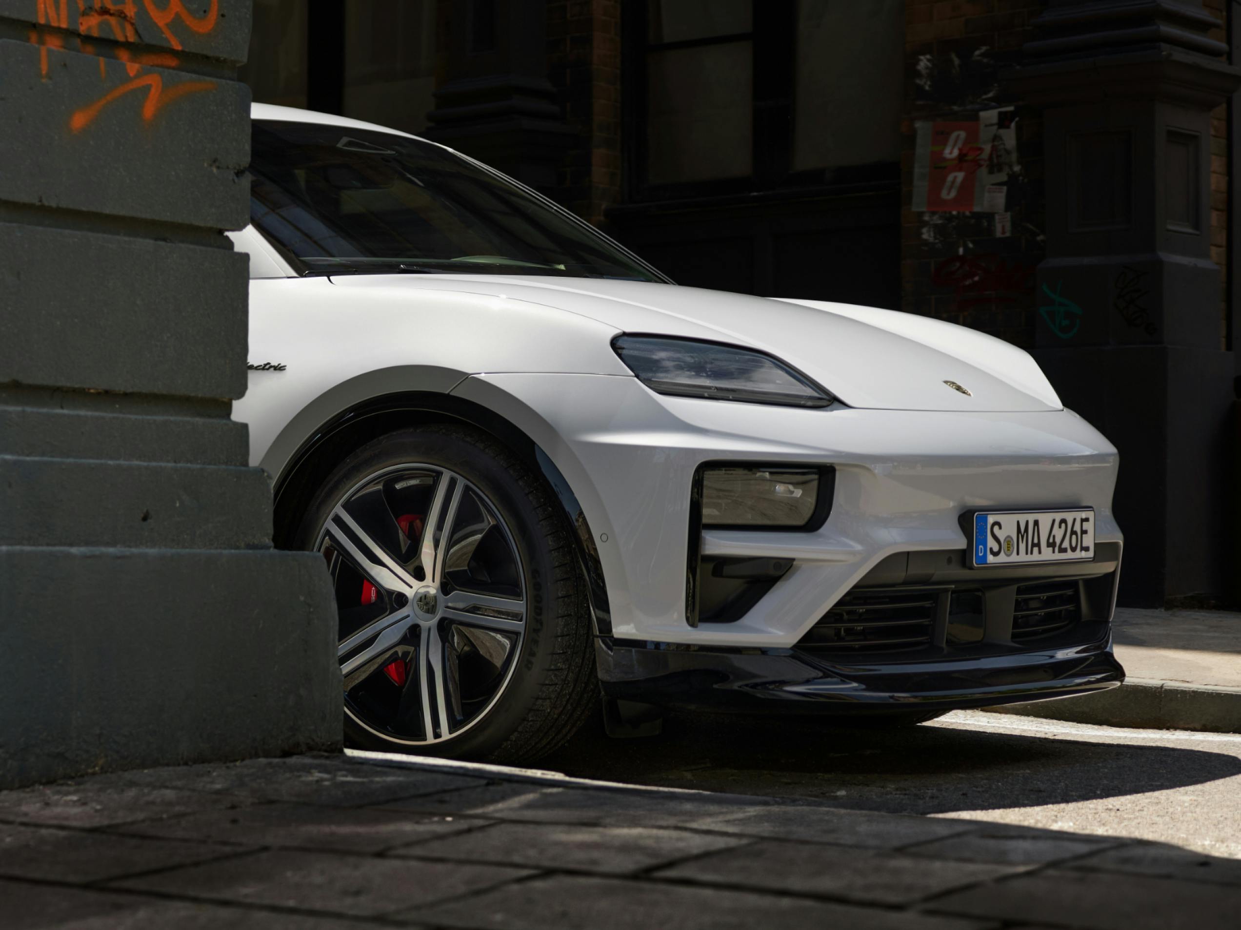 Side view of the front of the Porsche Macan Turbo in Ice Grey Metallic.
