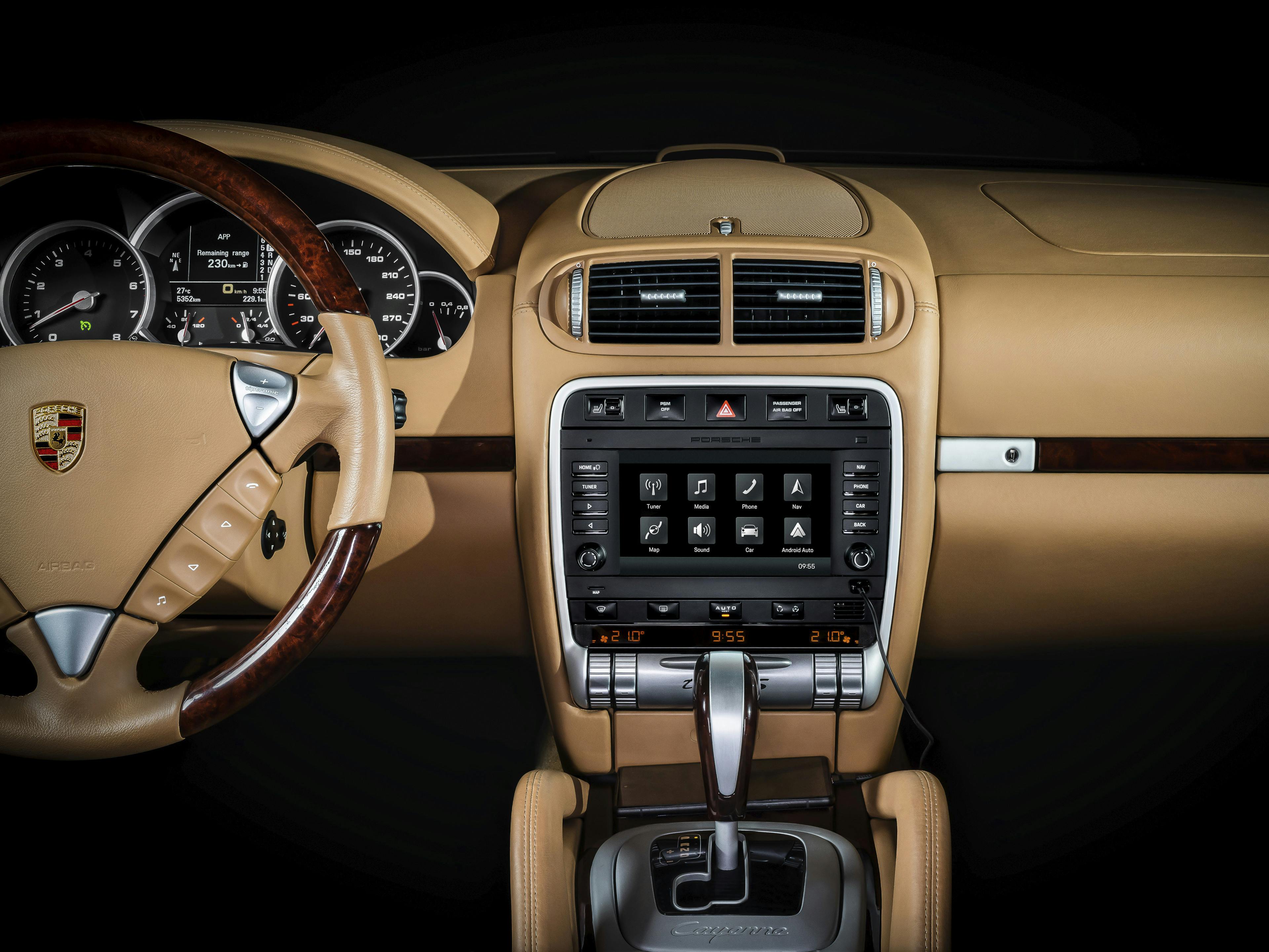 The beige-coloured cockpit of a Porsche classic car.
