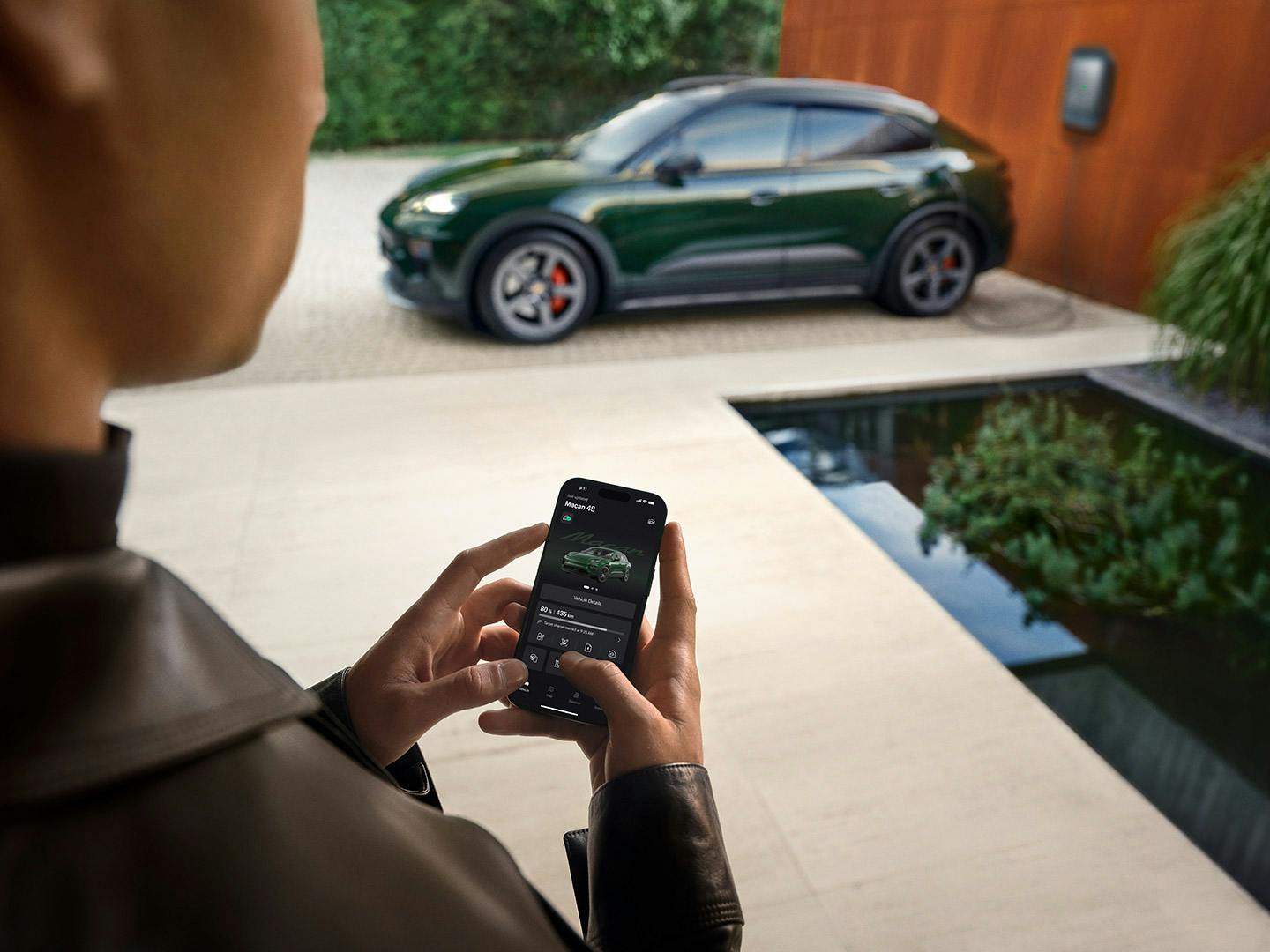 Un connecteur de recharge de type 2 sur fond gris.