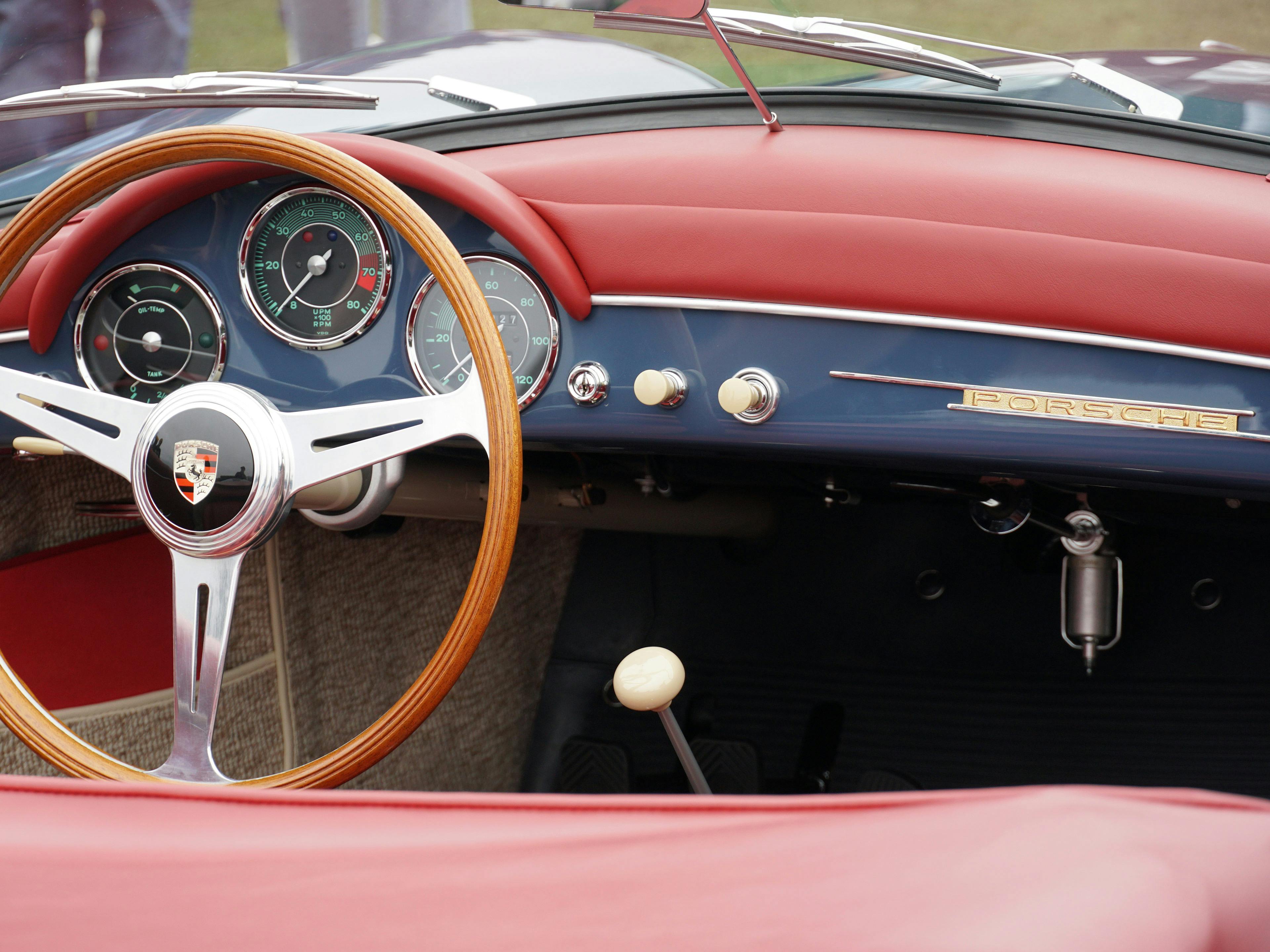 Photo of a 356 steering wheel and gear shift knob.