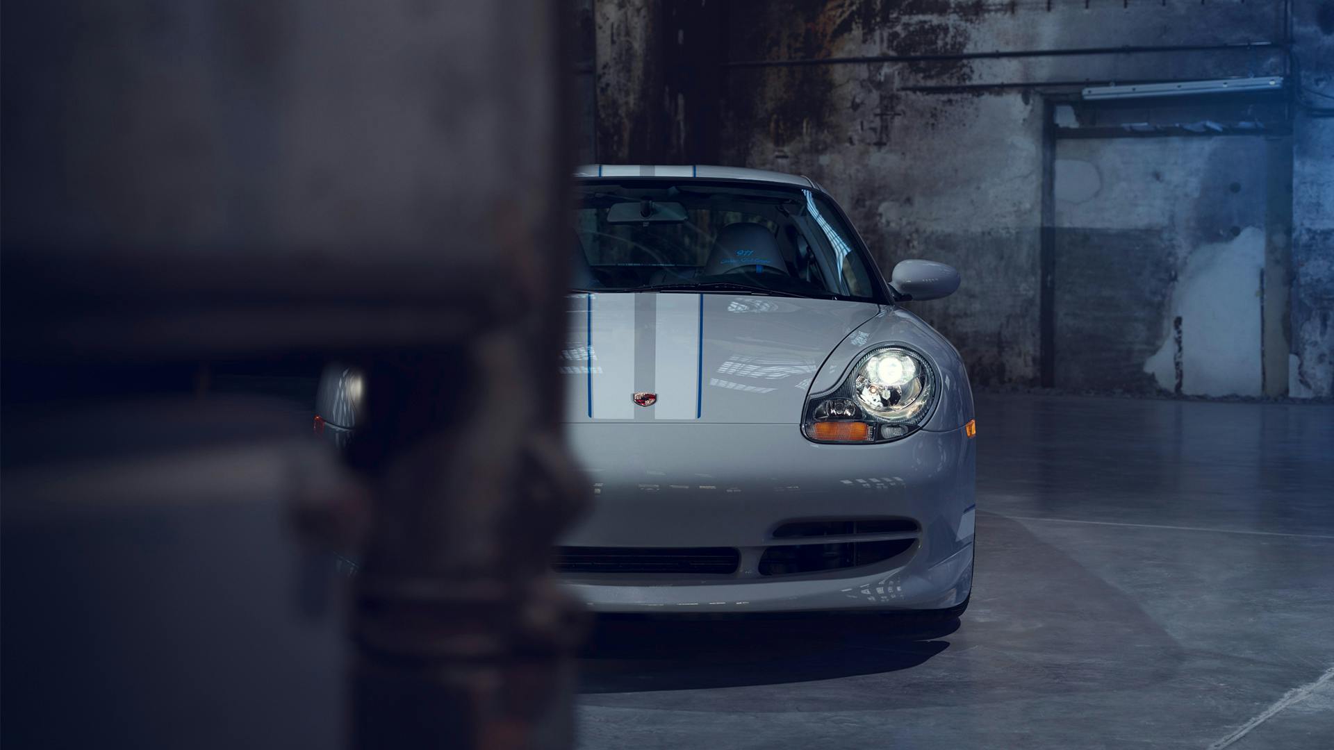 Three photos: Porsche 911 Classic Club Coupe, front view and side view / Detail: Classic Series plaque