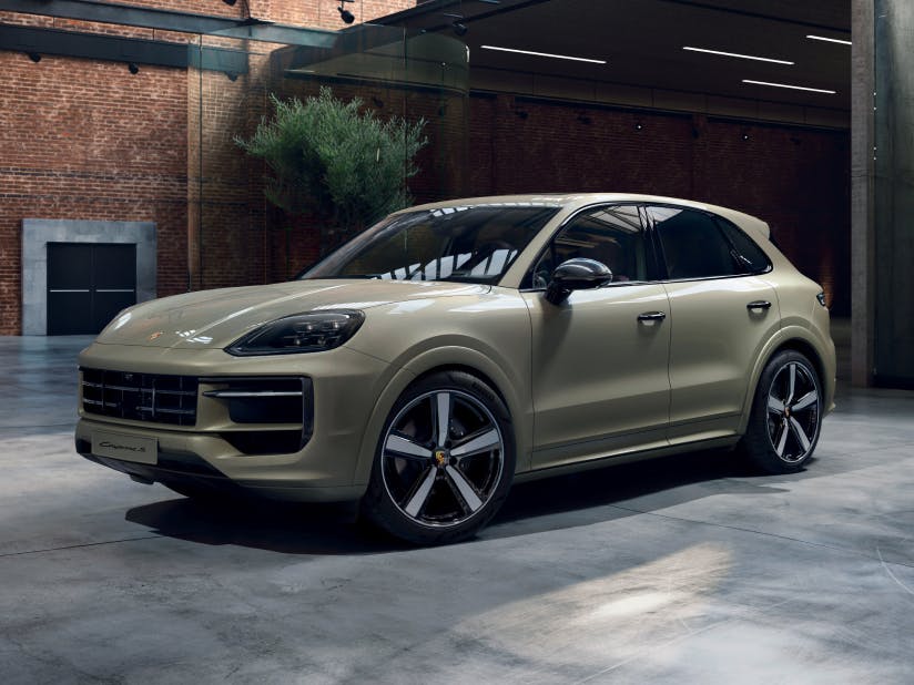 Porsche Exclusive Manufaktur Cayenne S in Geysergreymetallic. Side view.