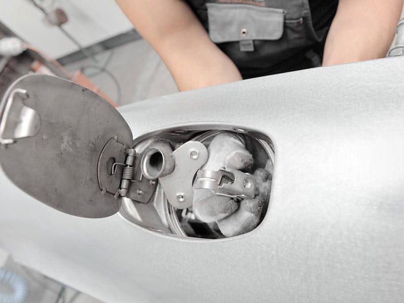 Detail shot: assembling wings, tank shell