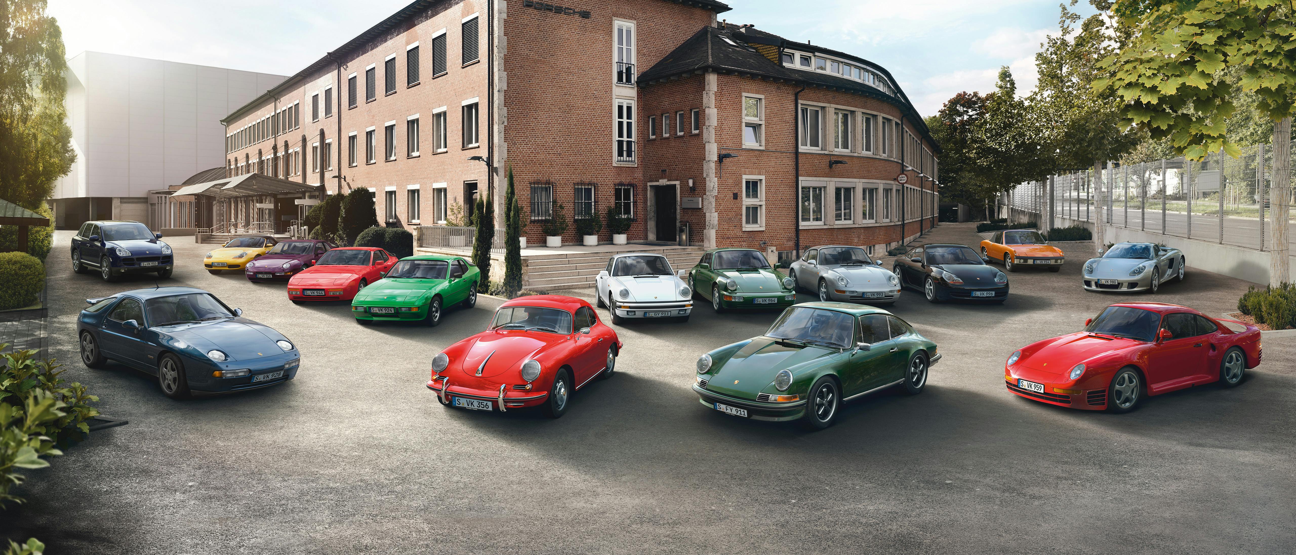Verschillende Porsche modellen gepostioneerd voor een gebouw van Porsche.